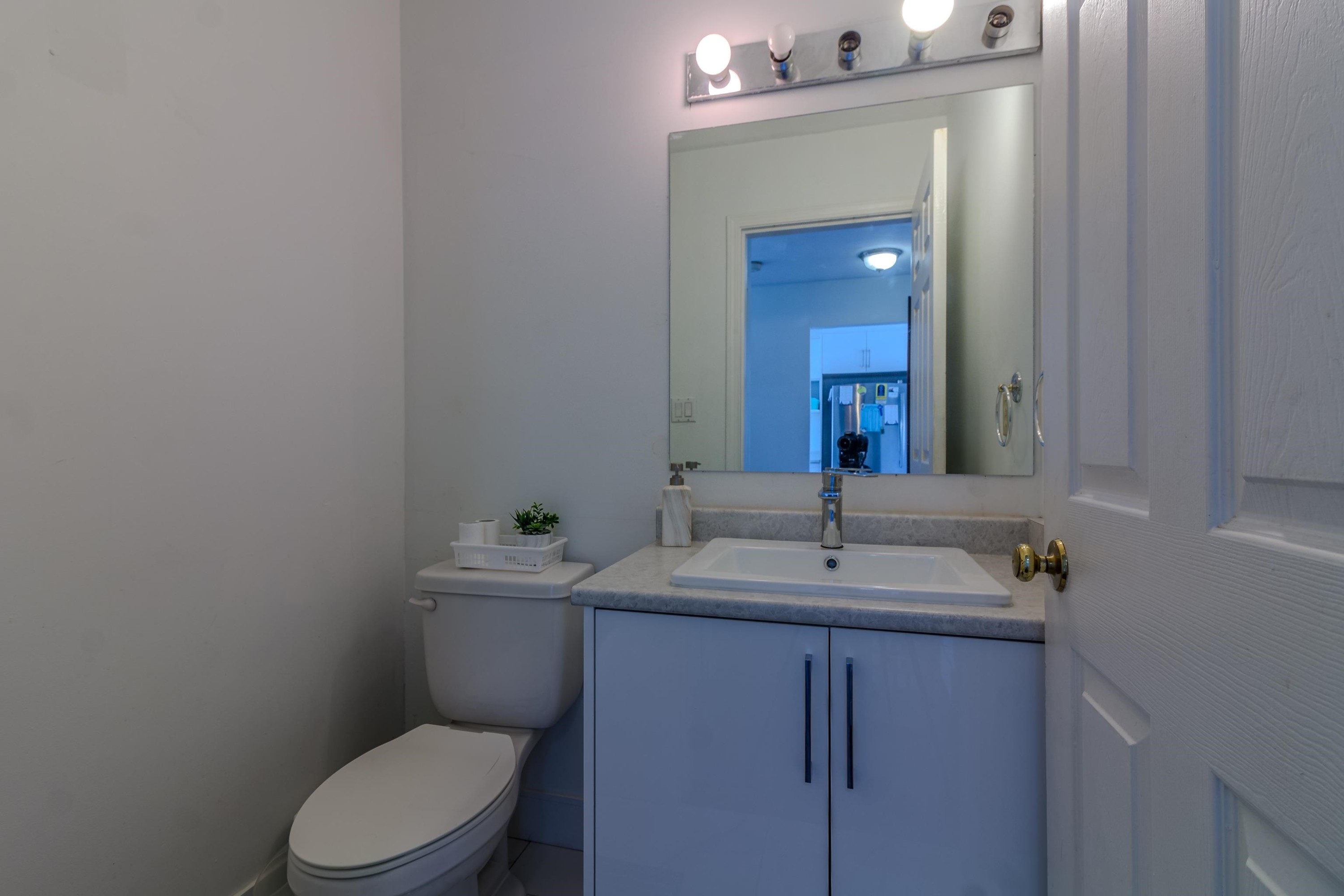 









3070


Townline

Road, 6,
Abbotsford,




BC
V2T 5M2

