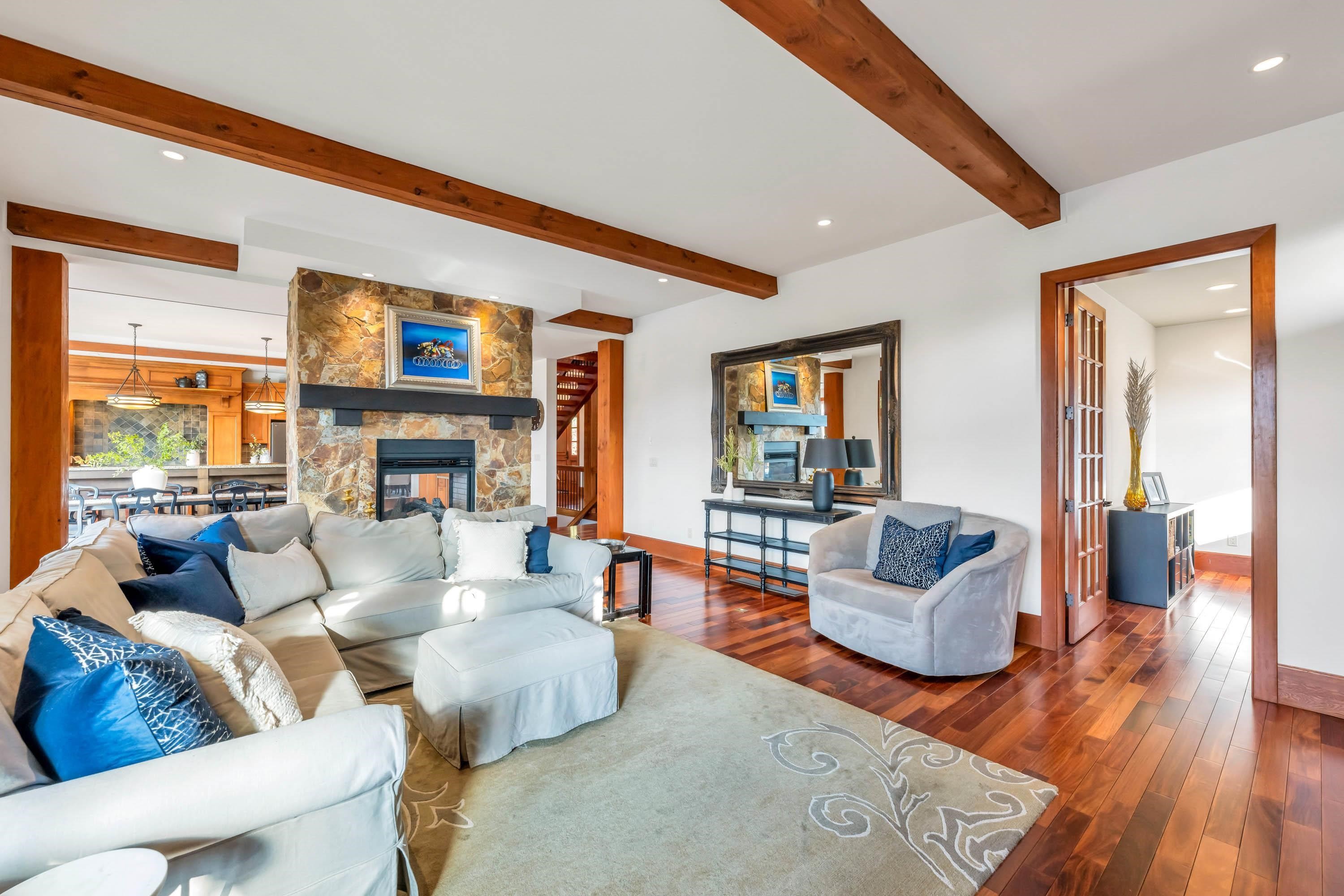 









18208


92

Avenue,
Surrey,




BC
V4N 3Y8

