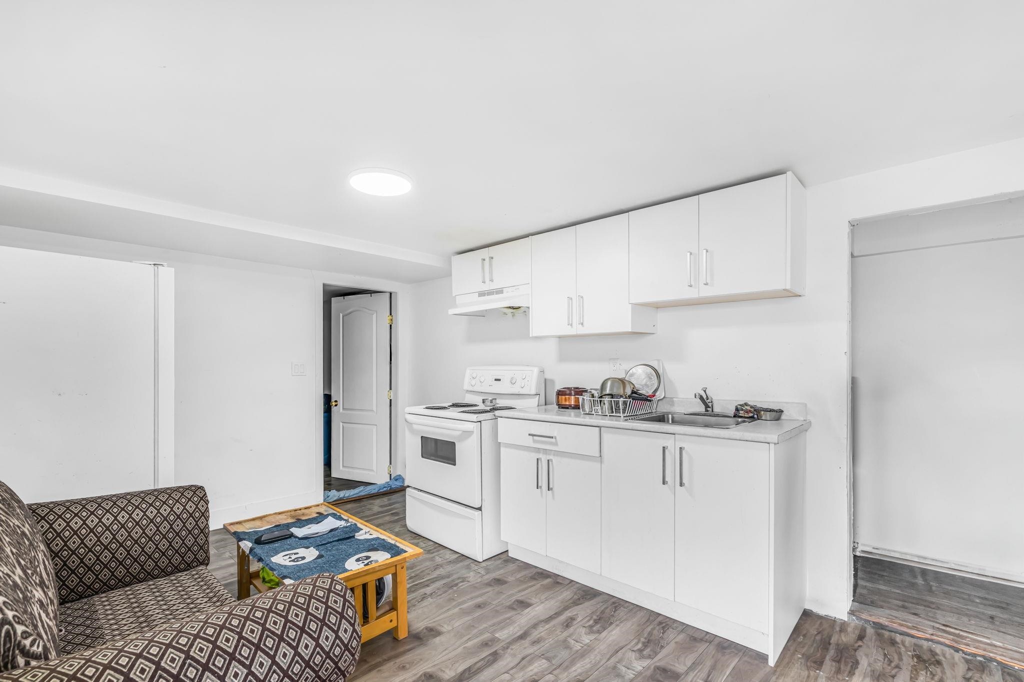 









6848


135

Street,
Surrey,




BC
V3W 4W6

