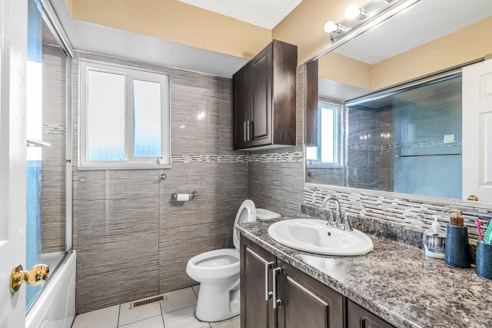 









6848


135

Street,
Surrey,




BC
V3W 4W6

