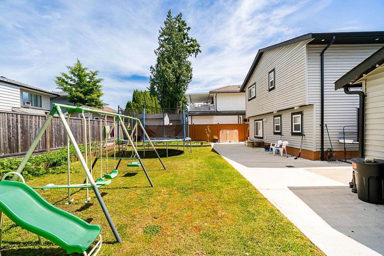 









11553


83

Avenue,
Delta,




BC
V4C 2G9

