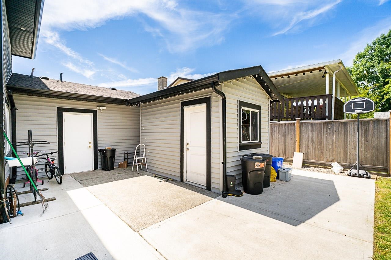 









11553


83

Avenue,
Delta,




BC
V4C 2G9

