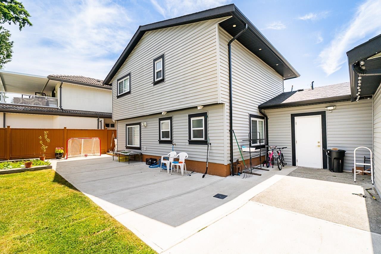 









11553


83

Avenue,
Delta,




BC
V4C 2G9

