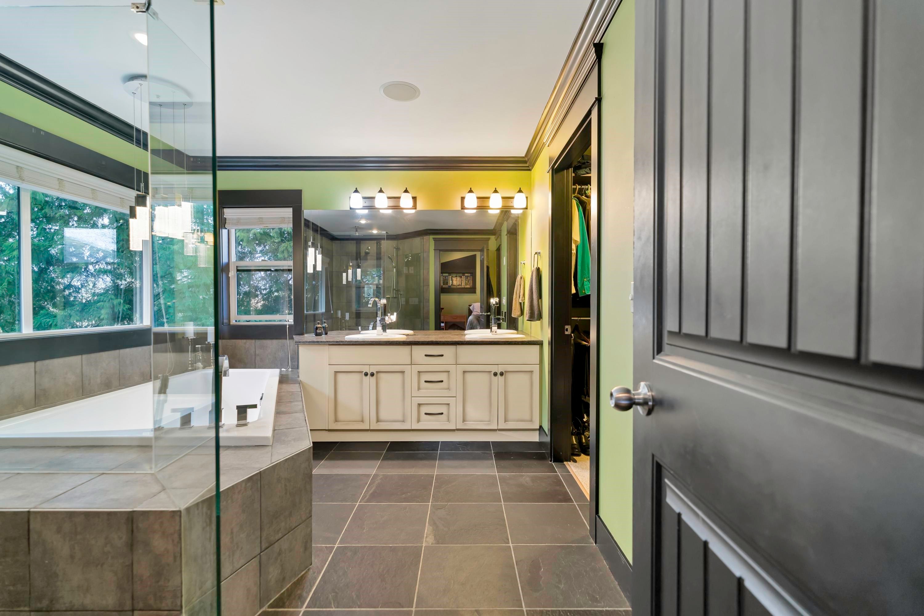 









27820


Maclure

Road,
Abbotsford,




BC
V4X 1T2

