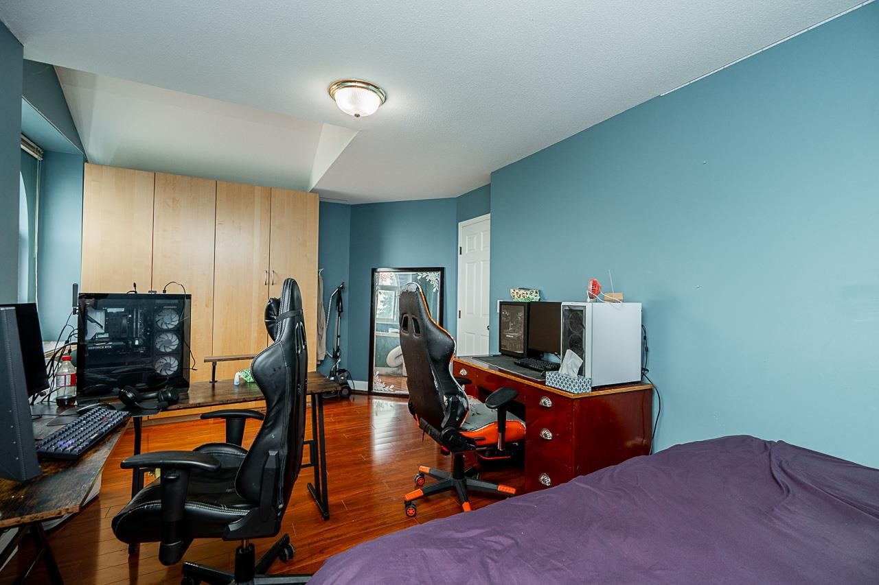 









16089


80

Avenue,
Surrey,




BC
V4N 0X1

