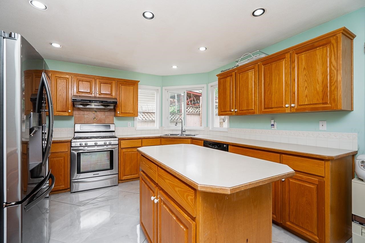 









16089


80

Avenue,
Surrey,




BC
V4N 0X1

