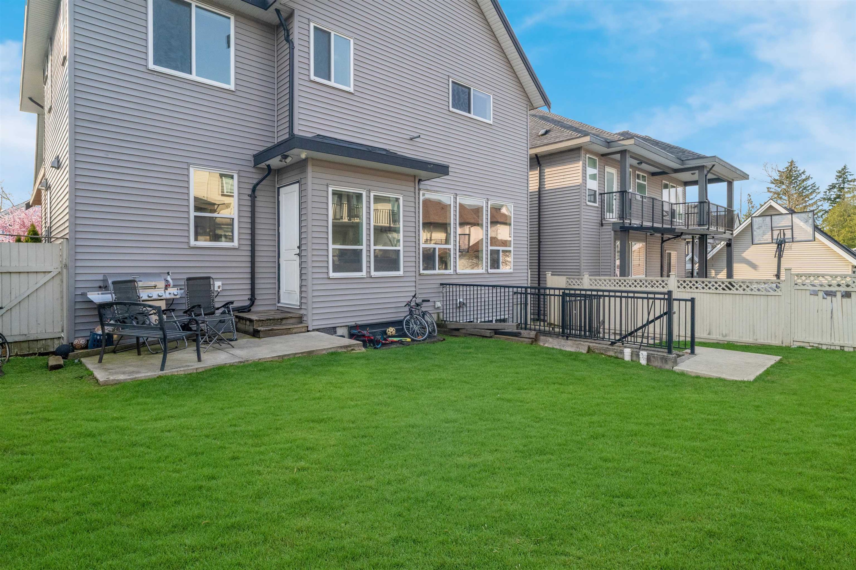 









5888


139a

Street,
Surrey,




BC
V3X 0G7

