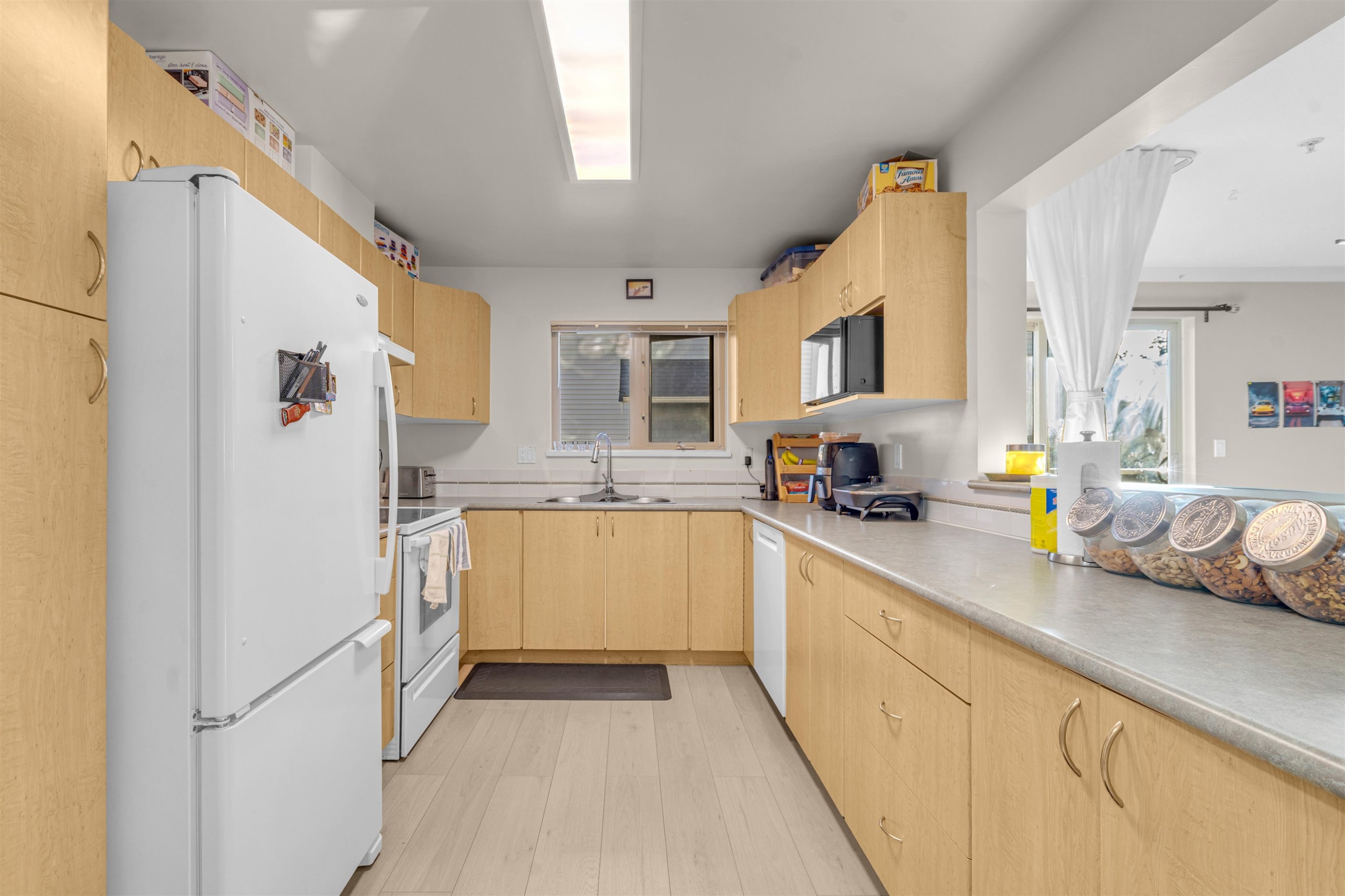 









15220


Guildford

Drive, 210,
Surrey,




BC
V3R 0Y6

