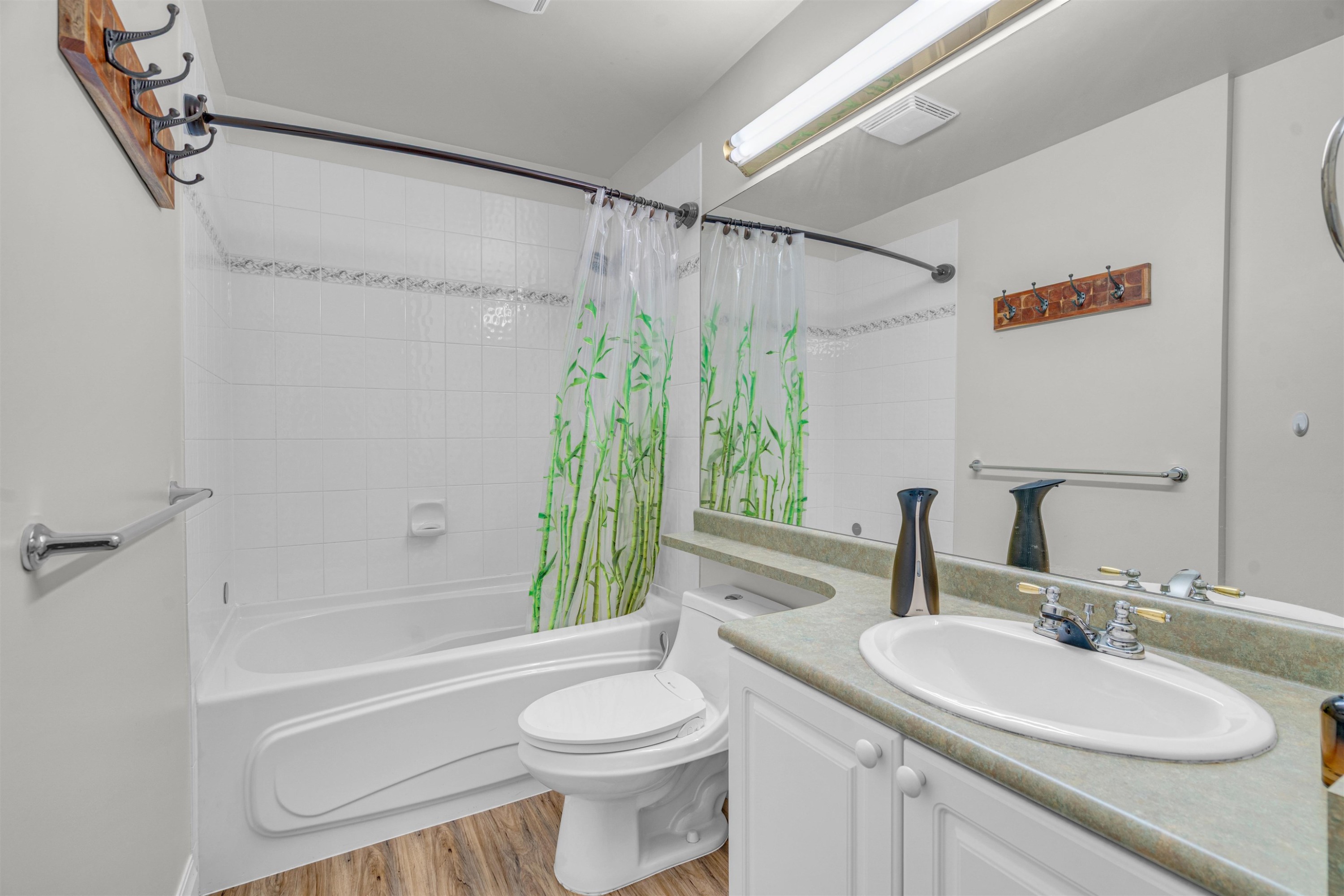 









15220


Guildford

Drive, 210,
Surrey,




BC
V3R 0Y6

