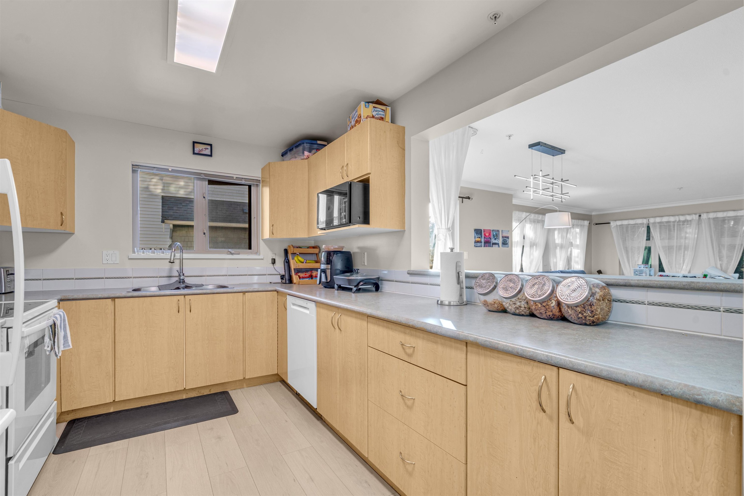 









15220


Guildford

Drive, 210,
Surrey,




BC
V3R 0Y6

