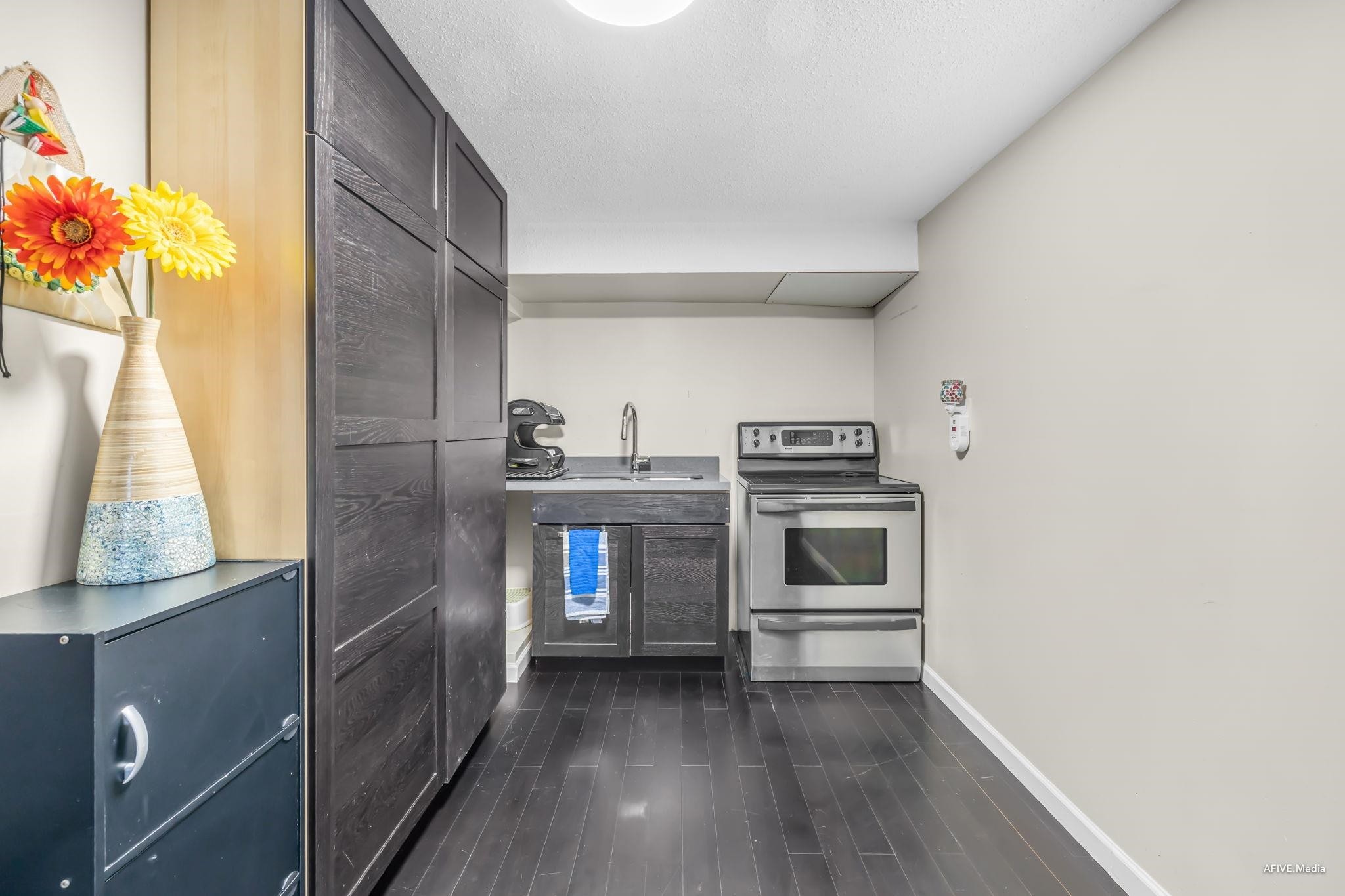 









11475


92a

Avenue,
Delta,




BC
V4C 3M6

