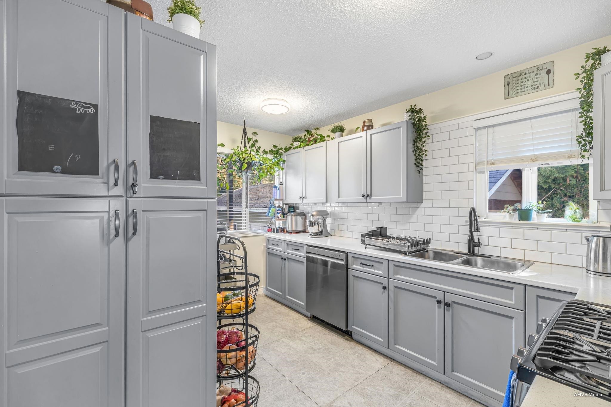 









11475


92a

Avenue,
Delta,




BC
V4C 3M6

