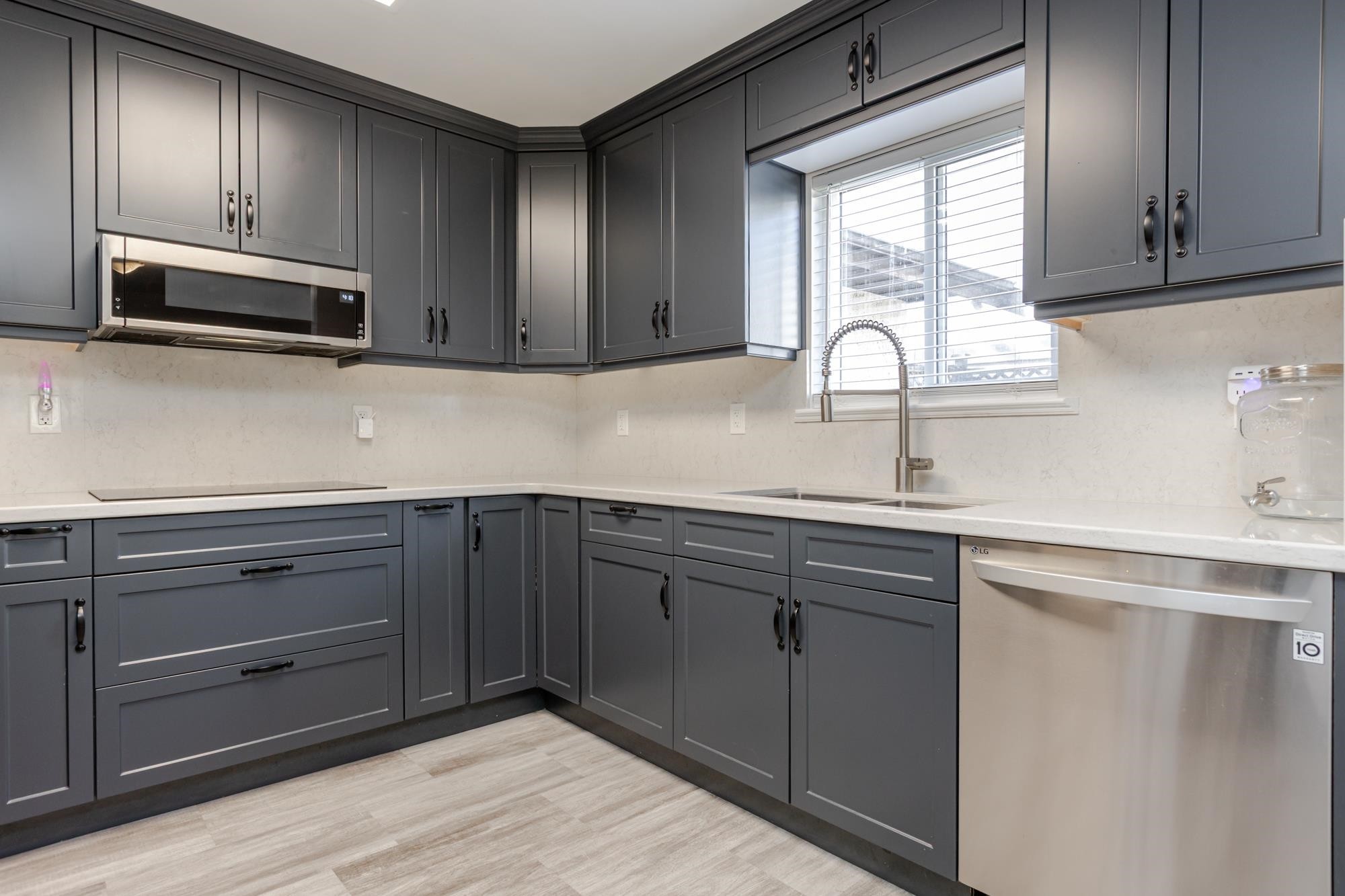 









6640


133

Street,
Surrey,




BC
V3W 8C3

