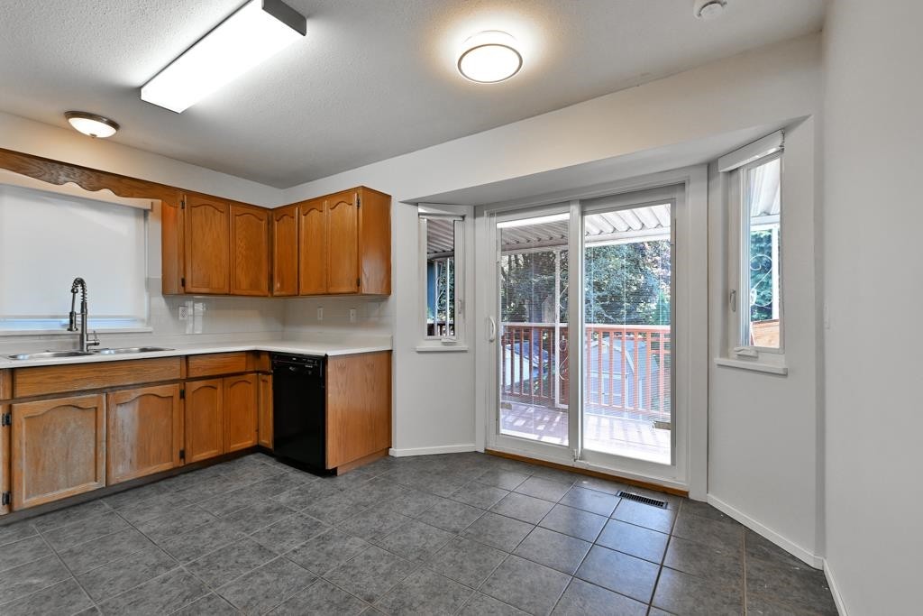 









6027


Morgan

Drive,
Surrey,




BC
V3S 3L9

