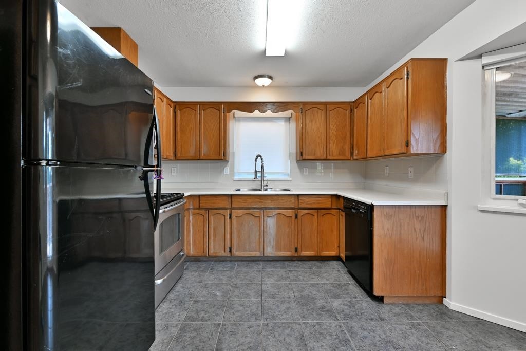 









6027


Morgan

Drive,
Surrey,




BC
V3S 3L9

