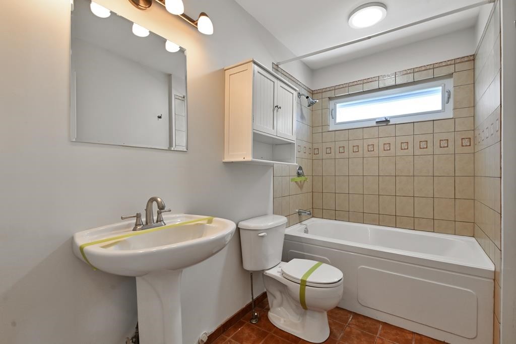 









6027


Morgan

Drive,
Surrey,




BC
V3S 3L9


