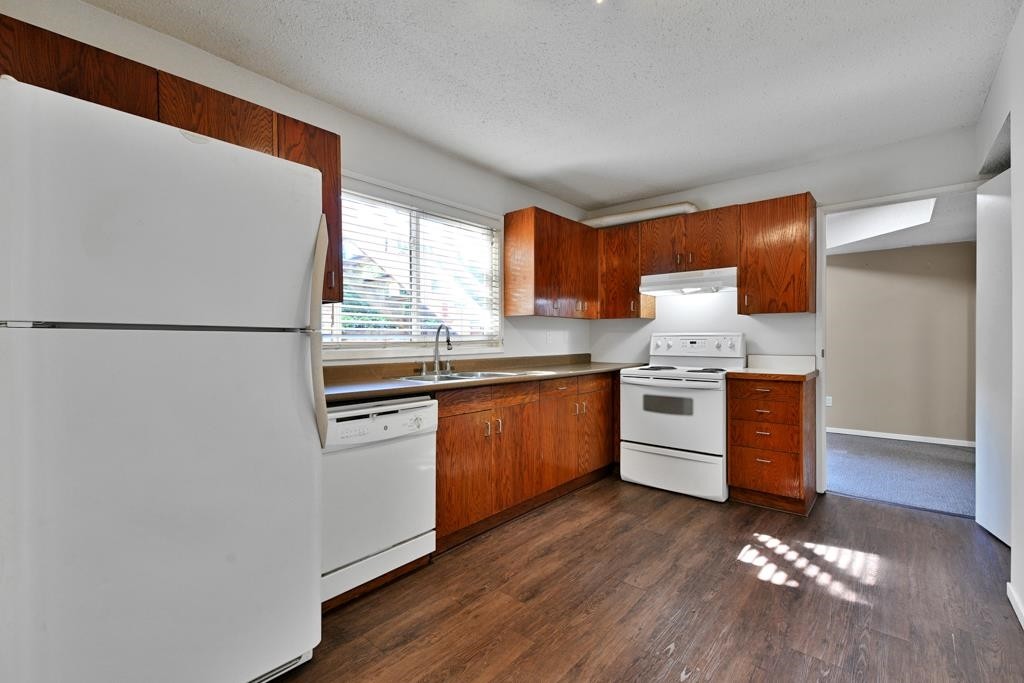 









6027


Morgan

Drive,
Surrey,




BC
V3S 3L9

