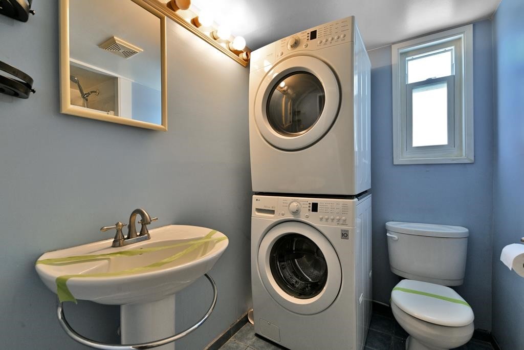 









6027


Morgan

Drive,
Surrey,




BC
V3S 3L9

