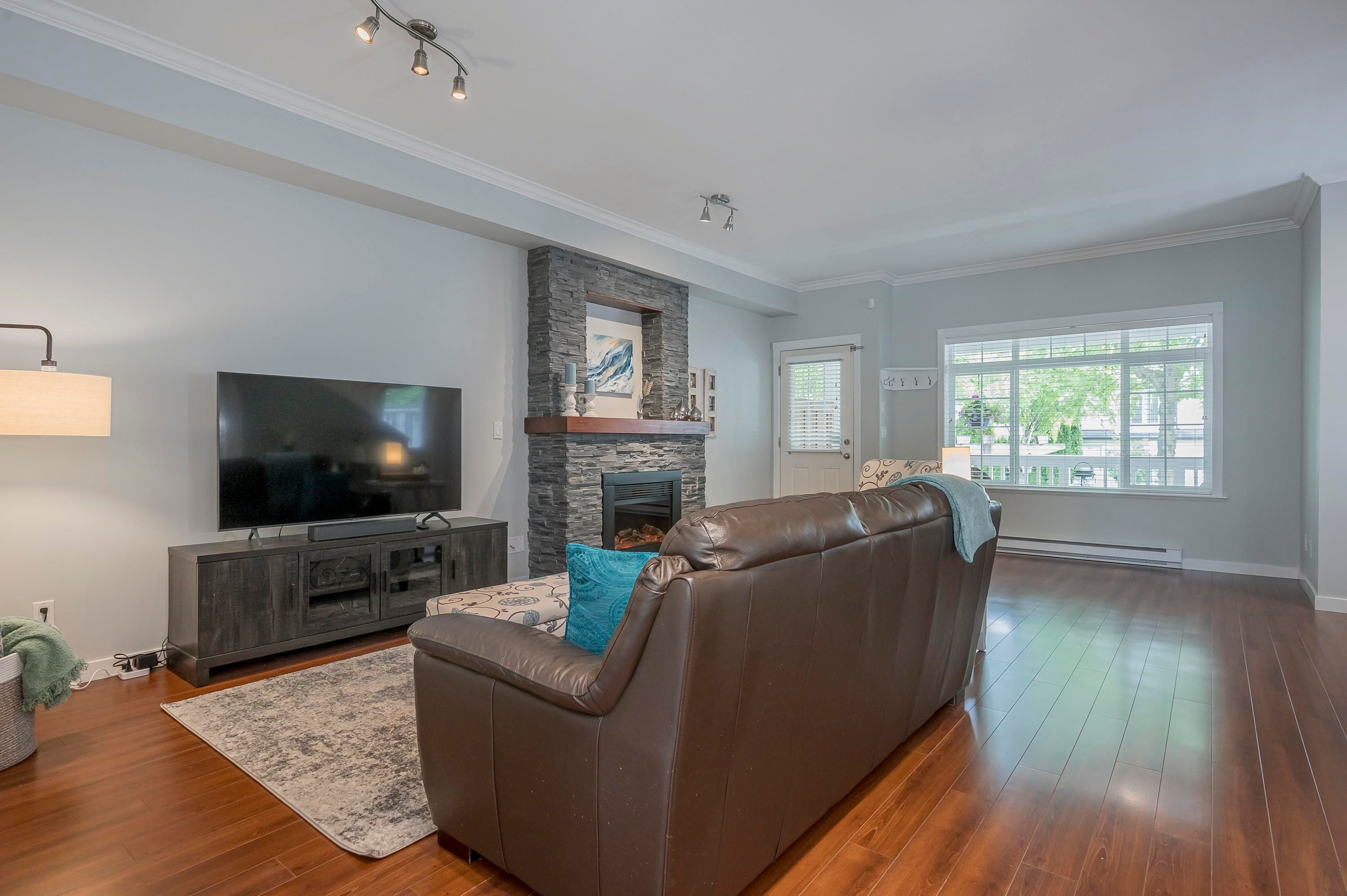 









6852


193

Street, 62,
Surrey,




BC
V4N 0C8

