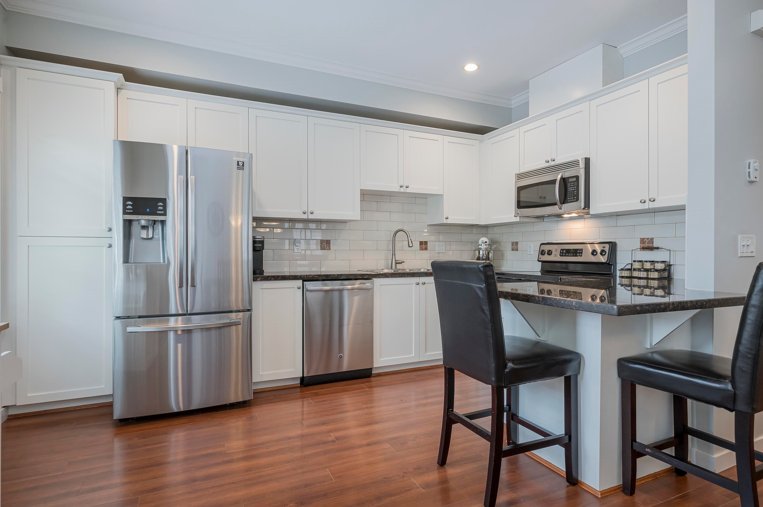 









6852


193

Street, 62,
Surrey,




BC
V4N 0C8

