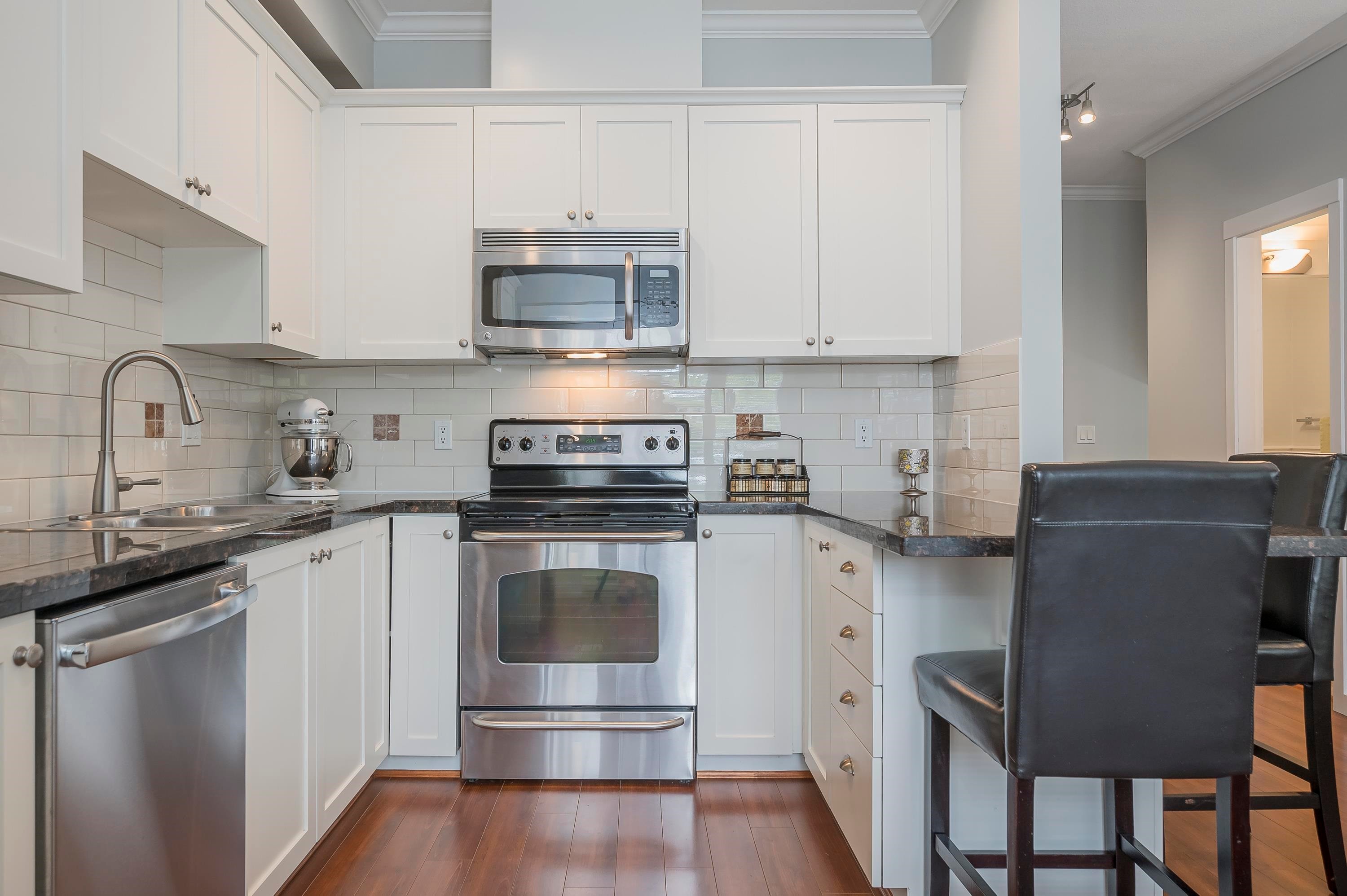 









6852


193

Street, 62,
Surrey,




BC
V4N 0C8

