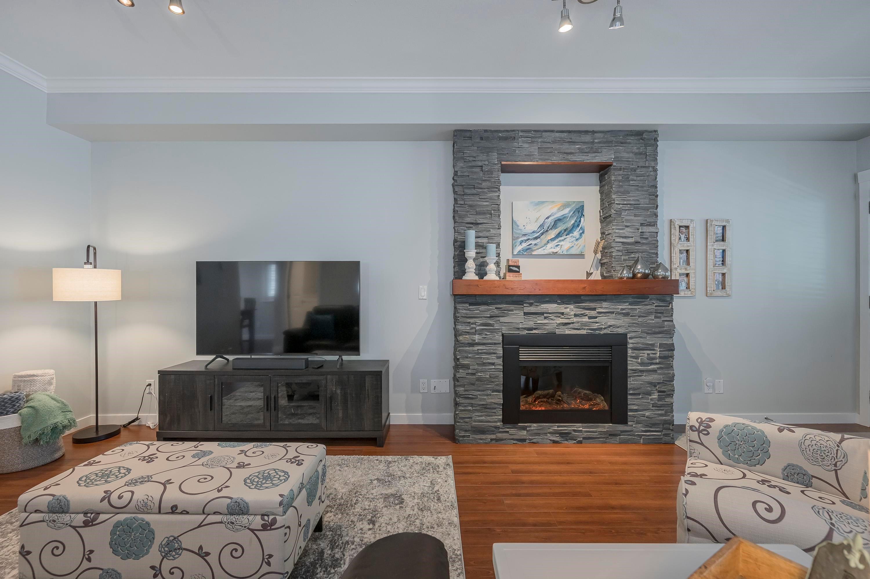 









6852


193

Street, 62,
Surrey,




BC
V4N 0C8

