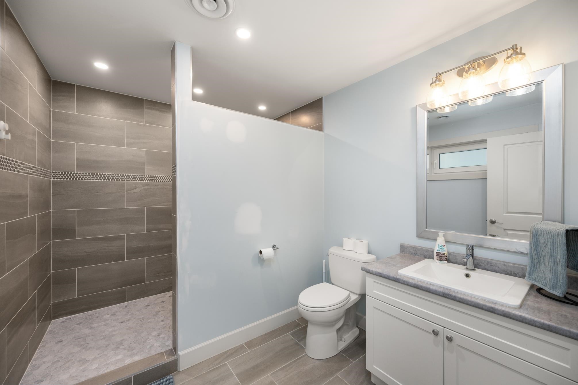 









6124


264

Street,
Langley,




BC
V4W 1P4

