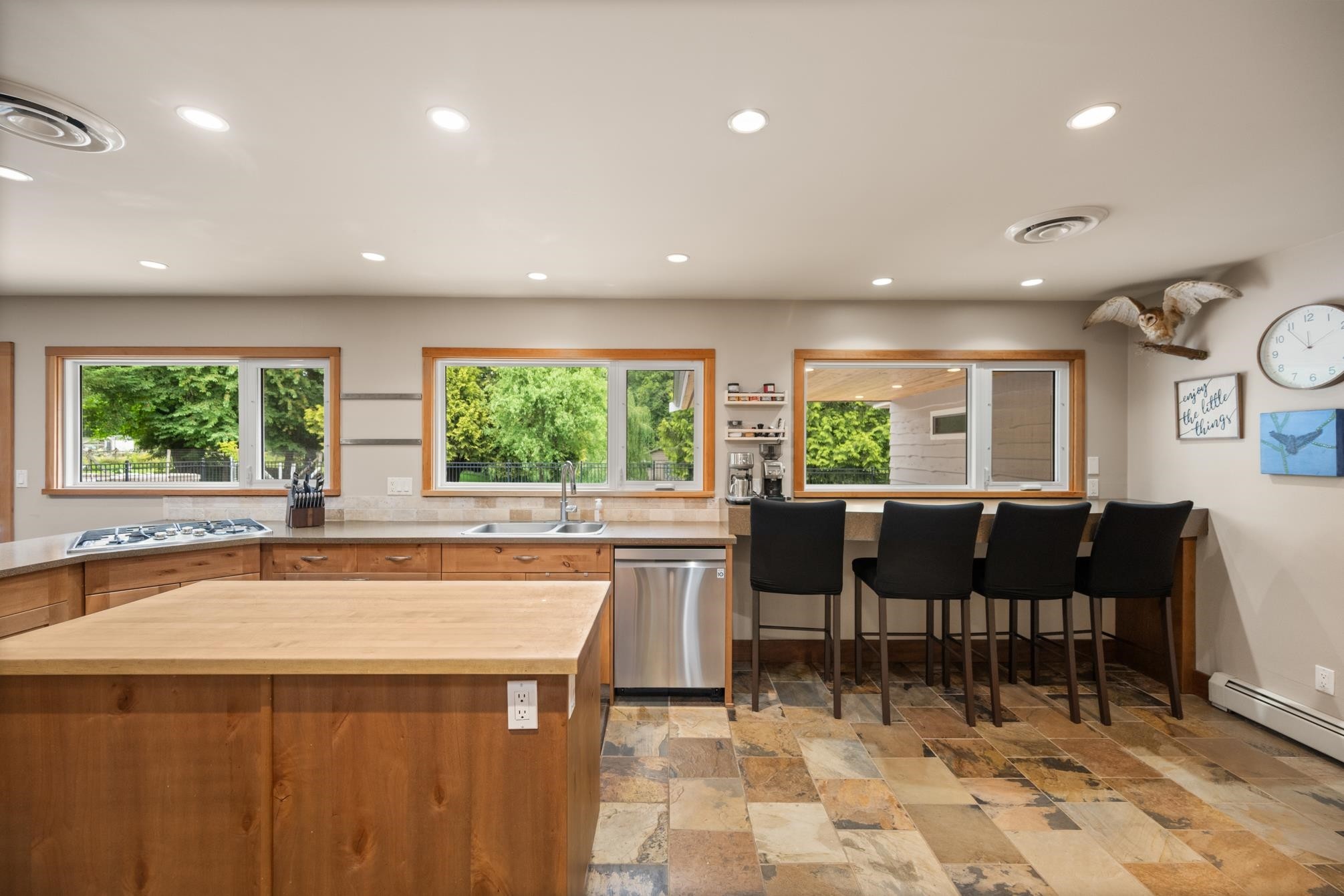 









6124


264

Street,
Langley,




BC
V4W 1P4

