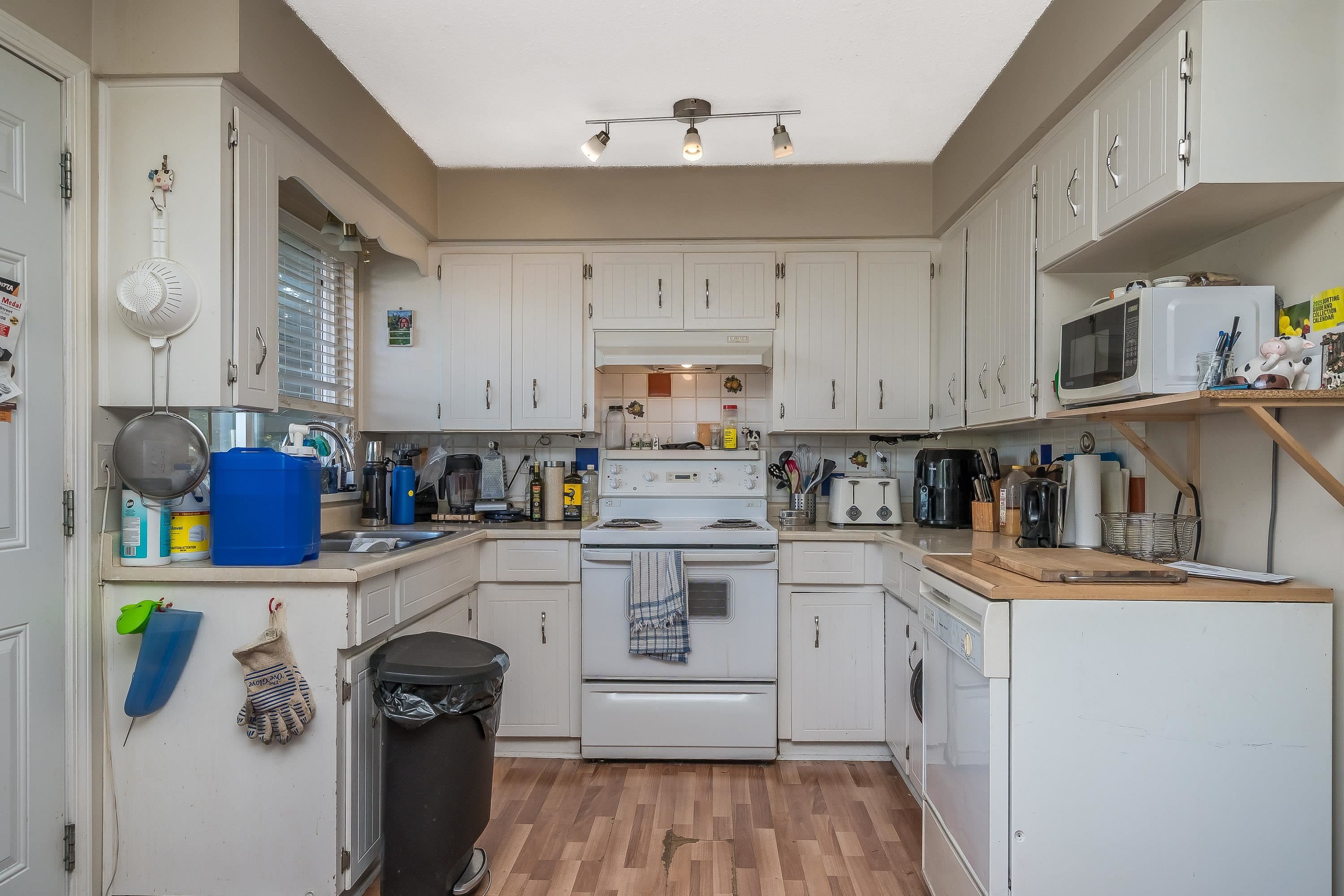 









17804


60th

Avenue,
Surrey,




BC
V3S 1V4

