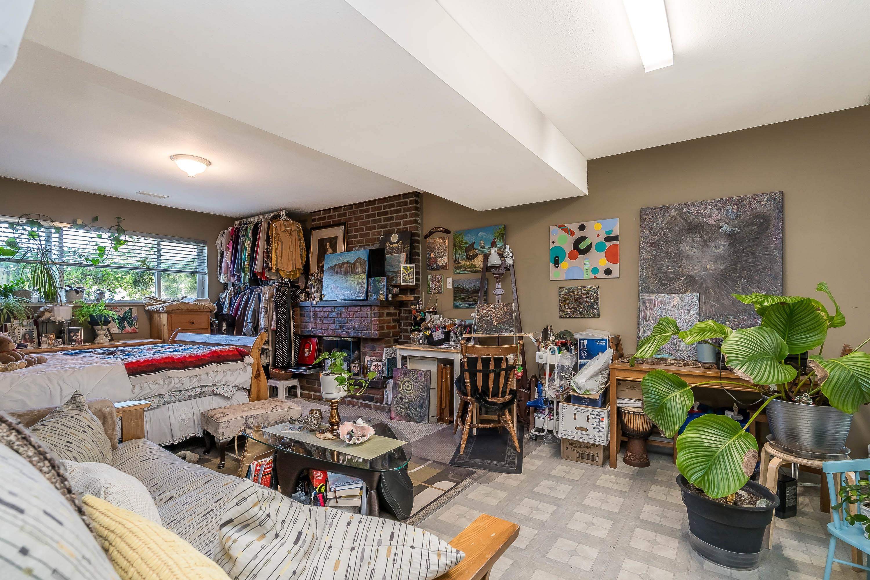 









17804


60th

Avenue,
Surrey,




BC
V3S 1V4

