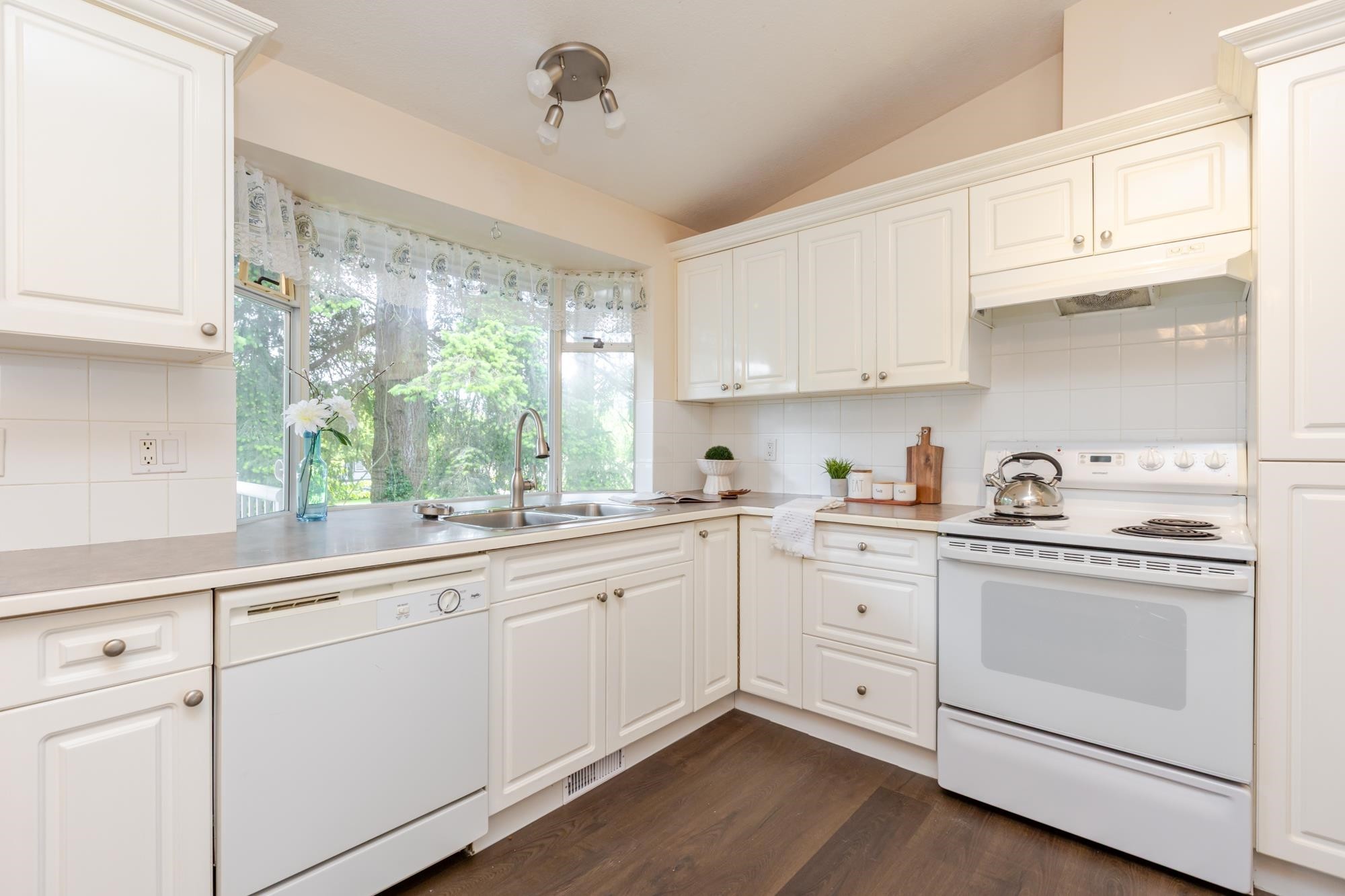 









12343


New Mclellan

Road,
Surrey,




BC
V3W 1E6

