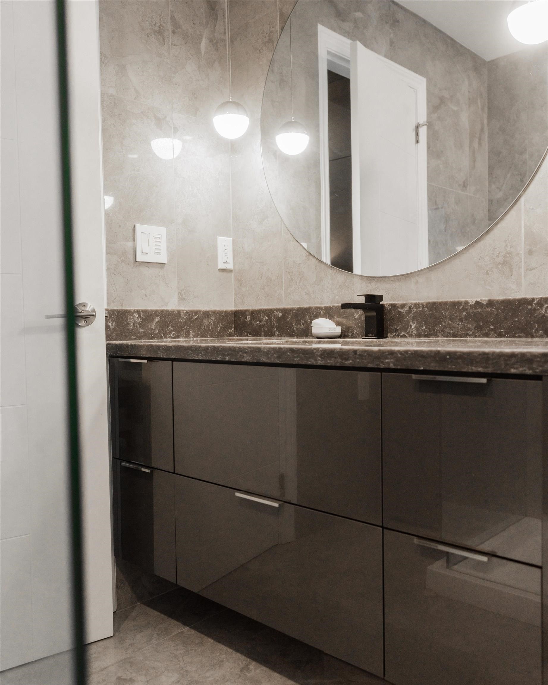 









11646


82

Avenue,
Delta,




BC
V4C 2C4

