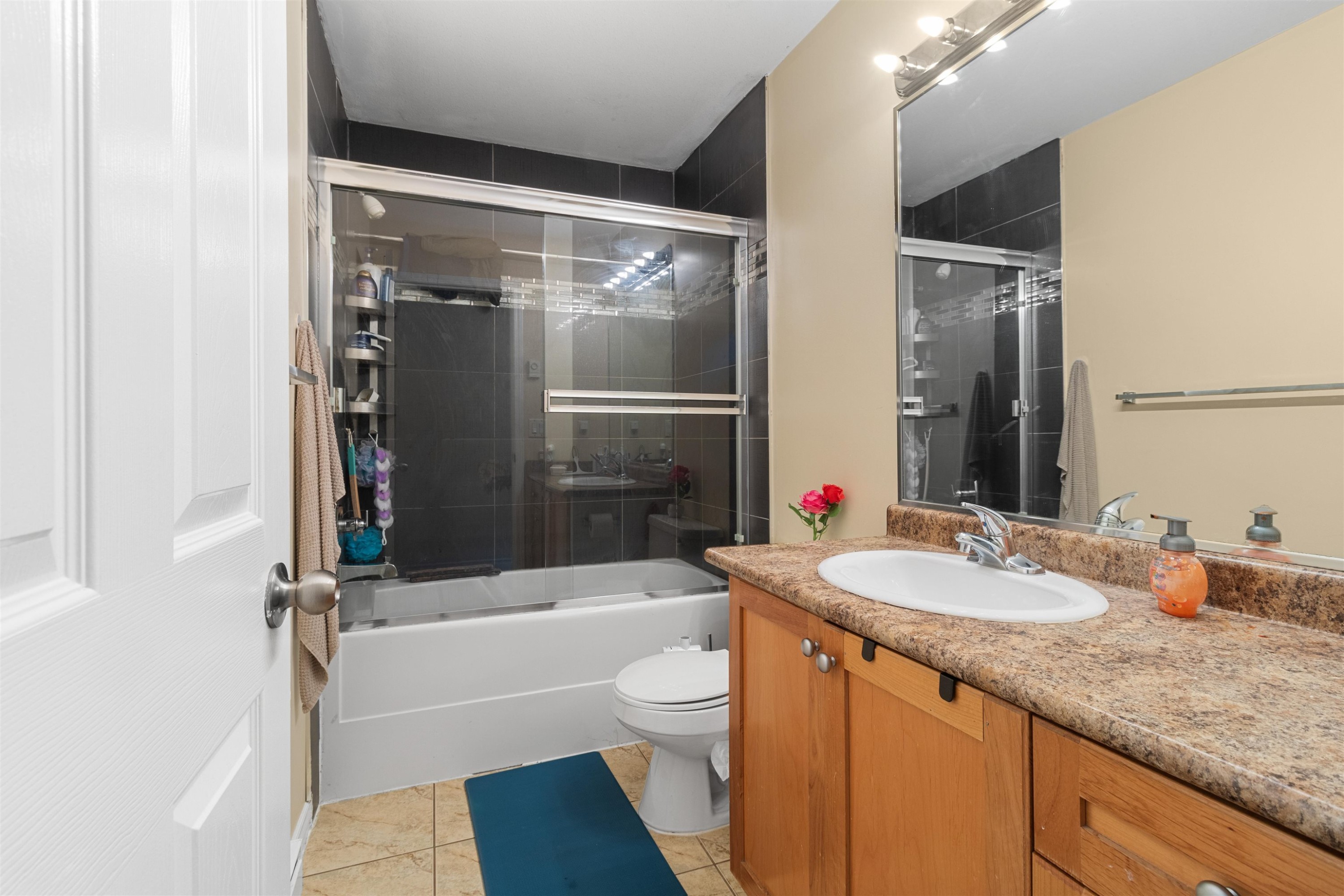 









12730


66

Avenue, 18,
Surrey,




BC
V3W 2A9

