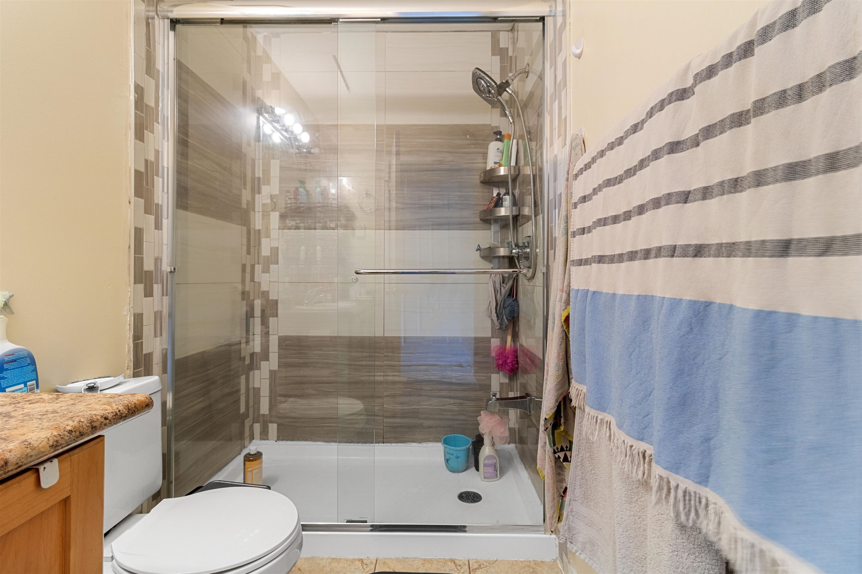 









12730


66

Avenue, 18,
Surrey,




BC
V3W 2A9

