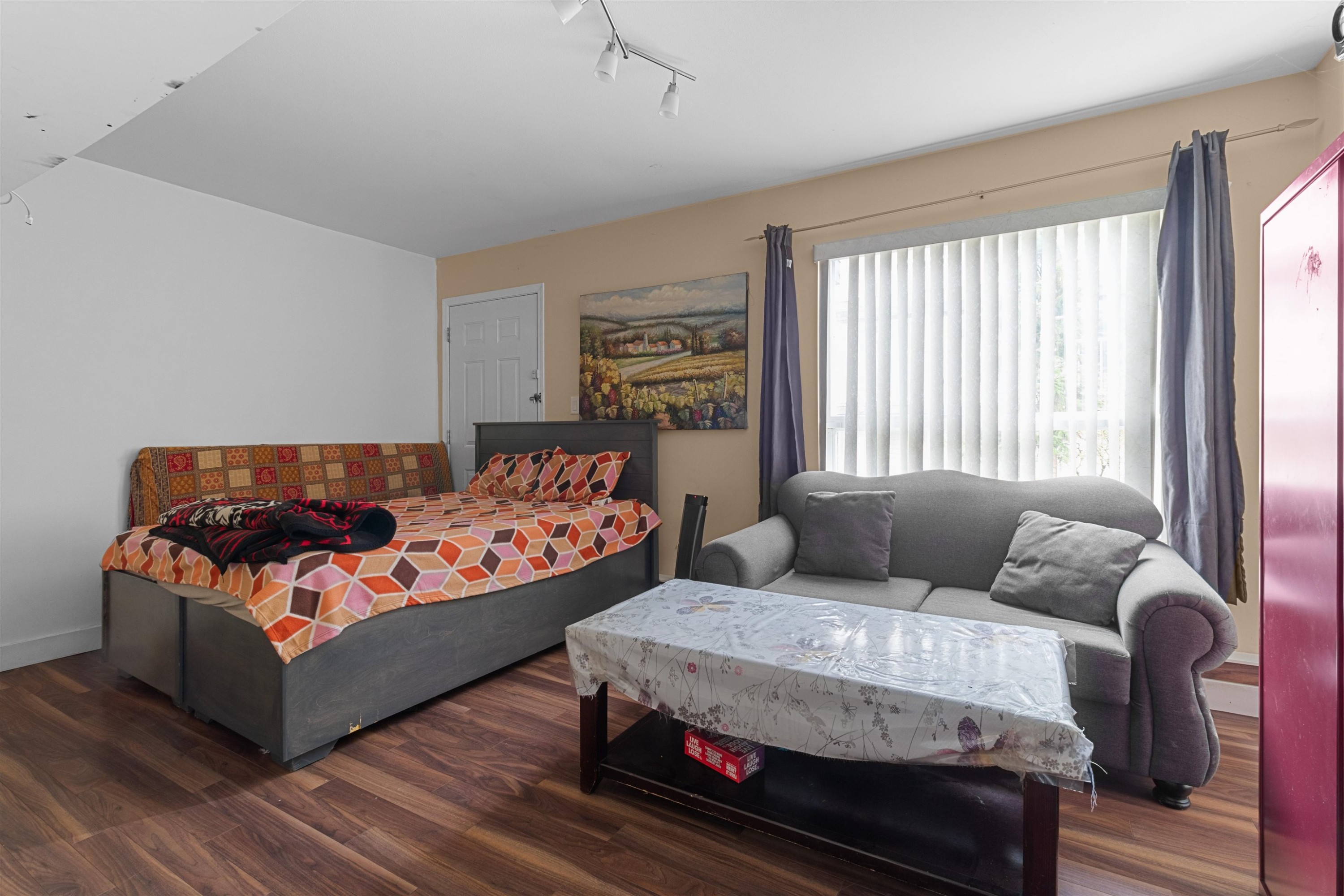 









12730


66

Avenue, 18,
Surrey,




BC
V3W 2A9

