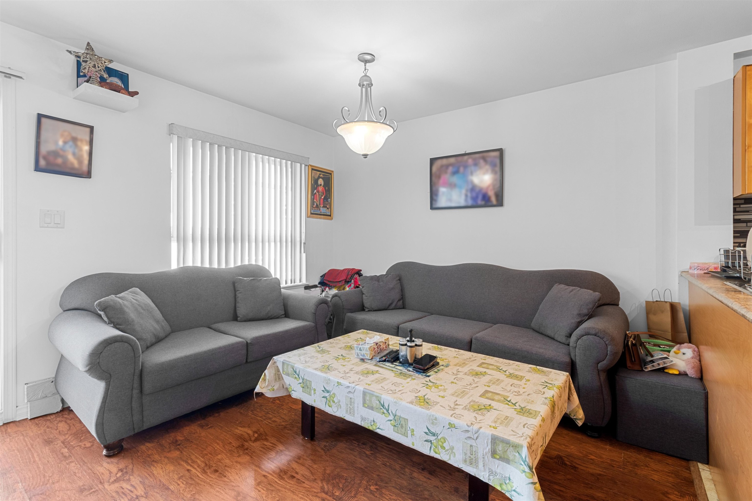 









12730


66

Avenue, 18,
Surrey,




BC
V3W 2A9

