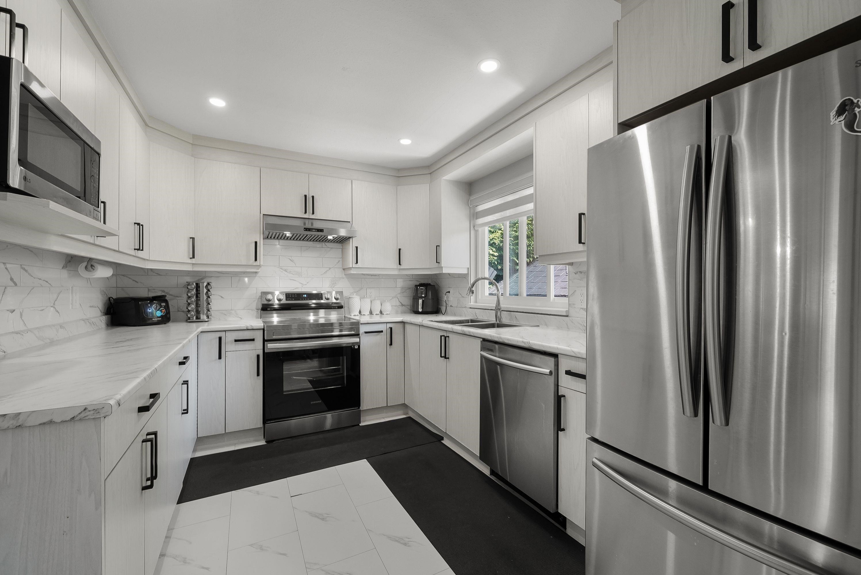 









8964


142a

Street,
Surrey,




BC
V3V 7T1

