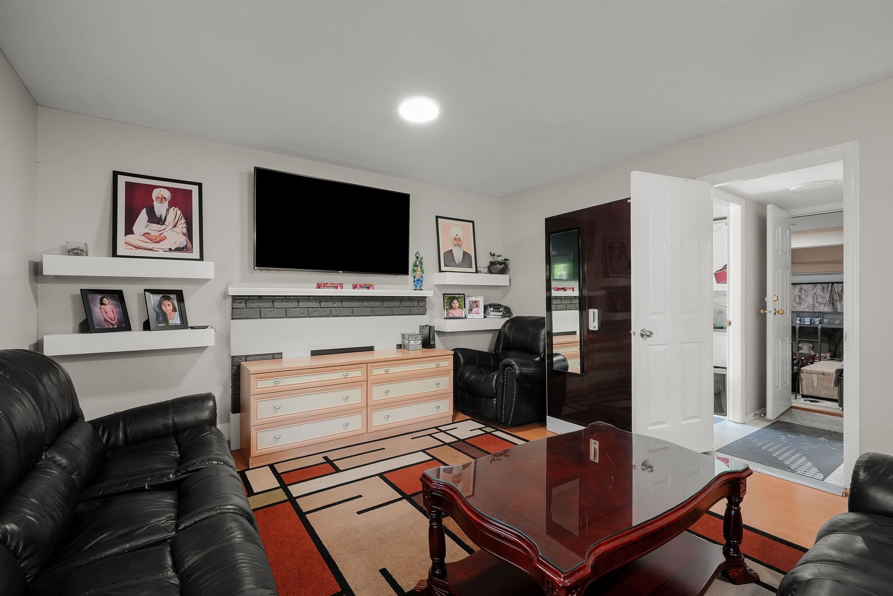 









8964


142a

Street,
Surrey,




BC
V3V 7T1

