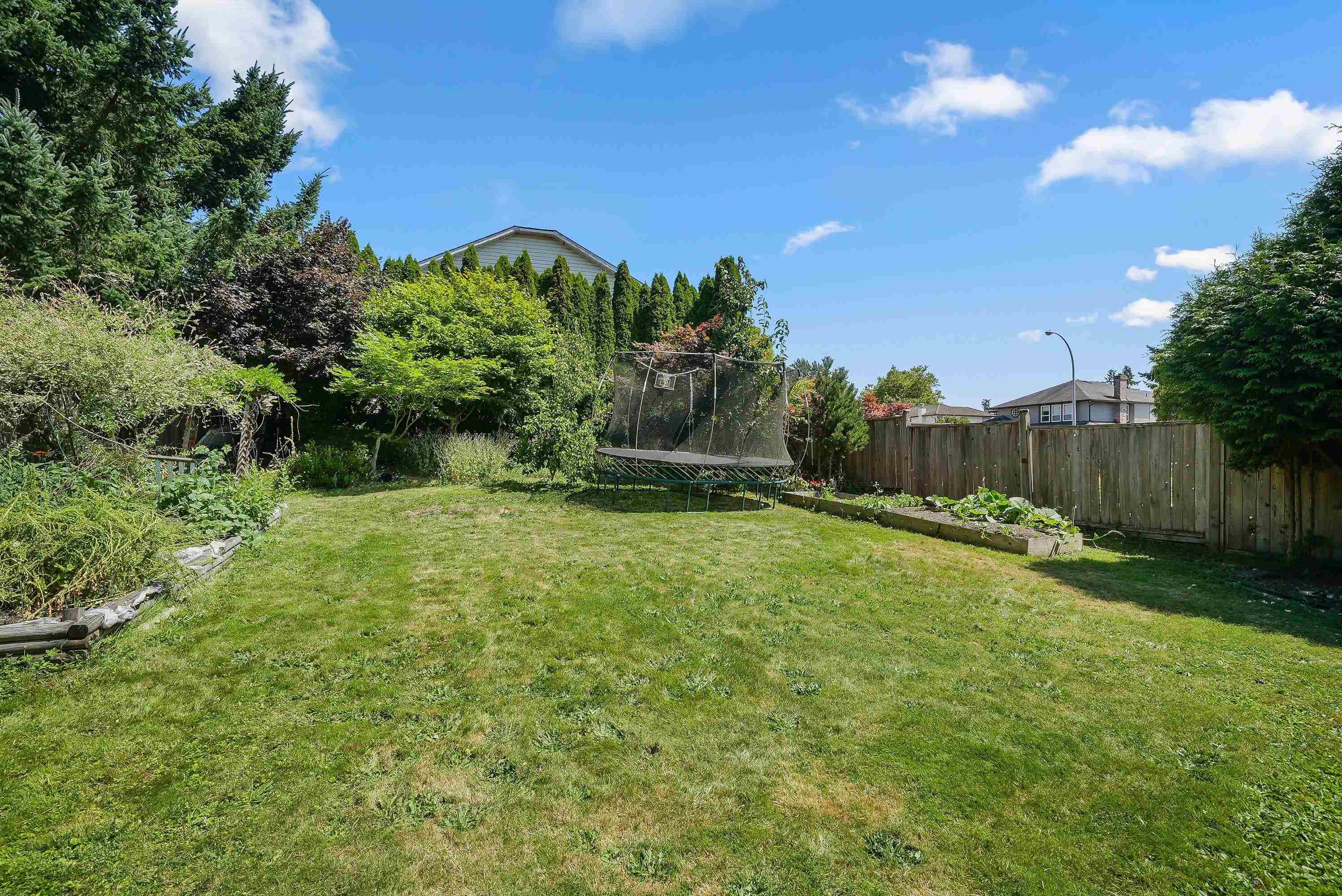 









8964


142a

Street,
Surrey,




BC
V3V 7T1

