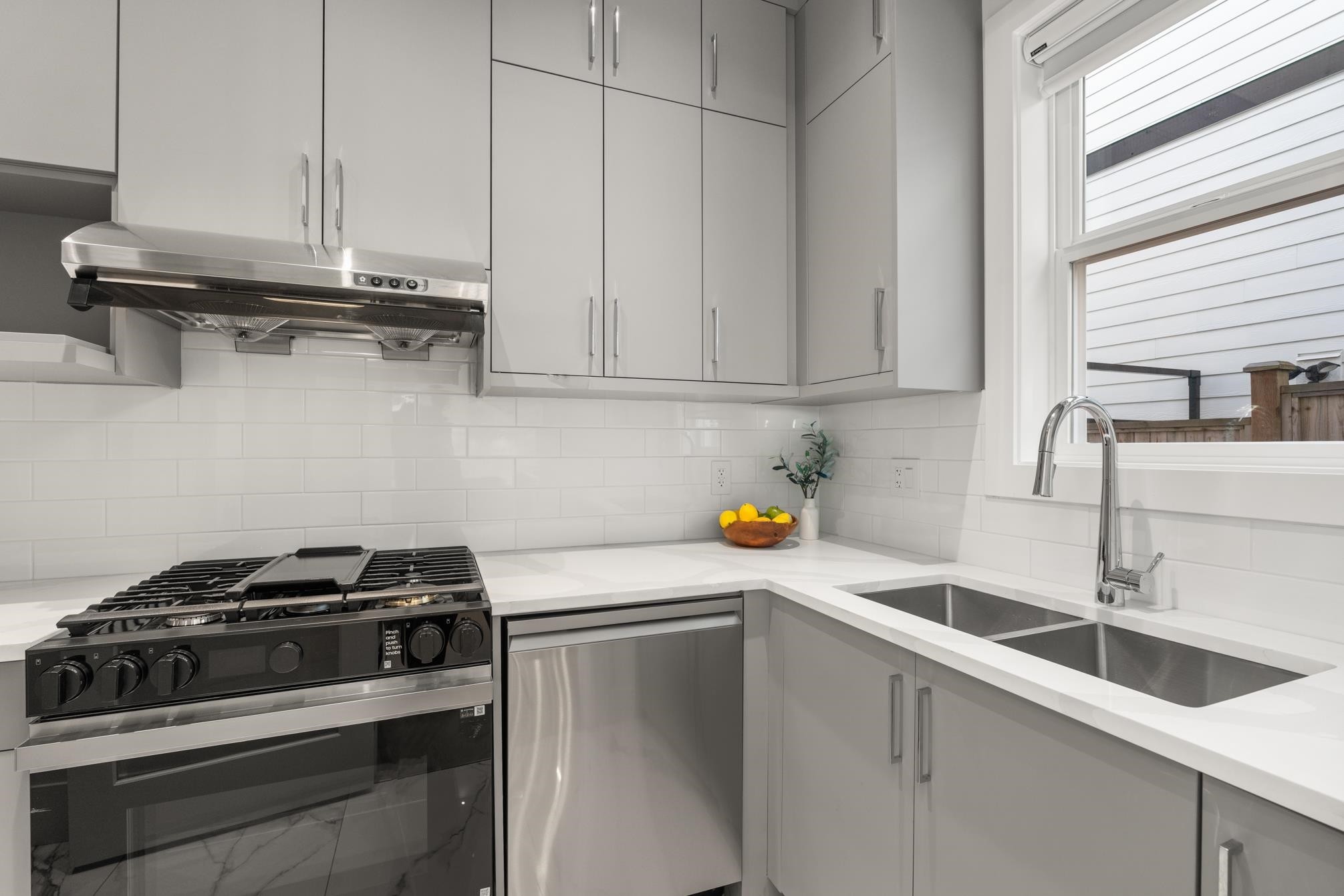 









7464


115

Street,
Delta,




BC
V4C 5M5

