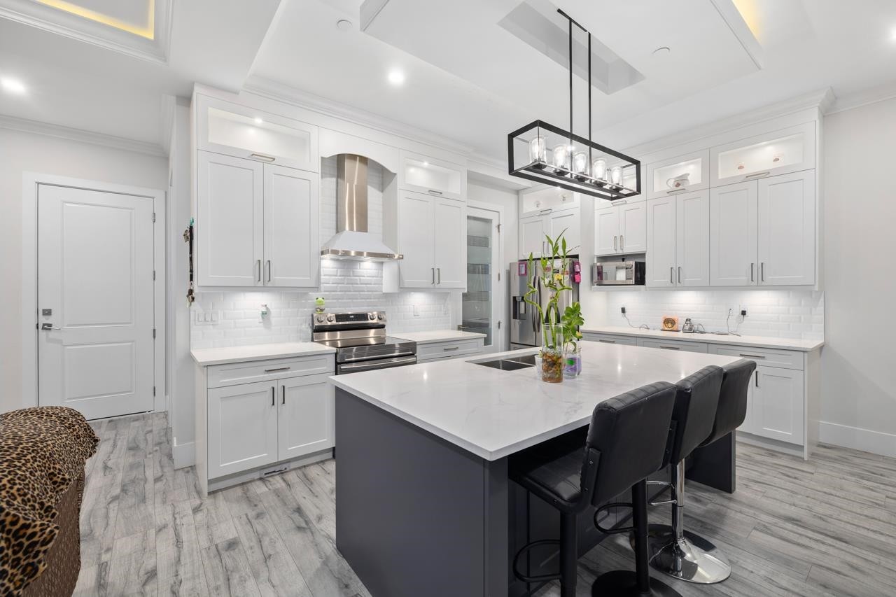 









4581


Sumas Mountain

Road, 6,
Abbotsford,




BC
V3G 0H3

