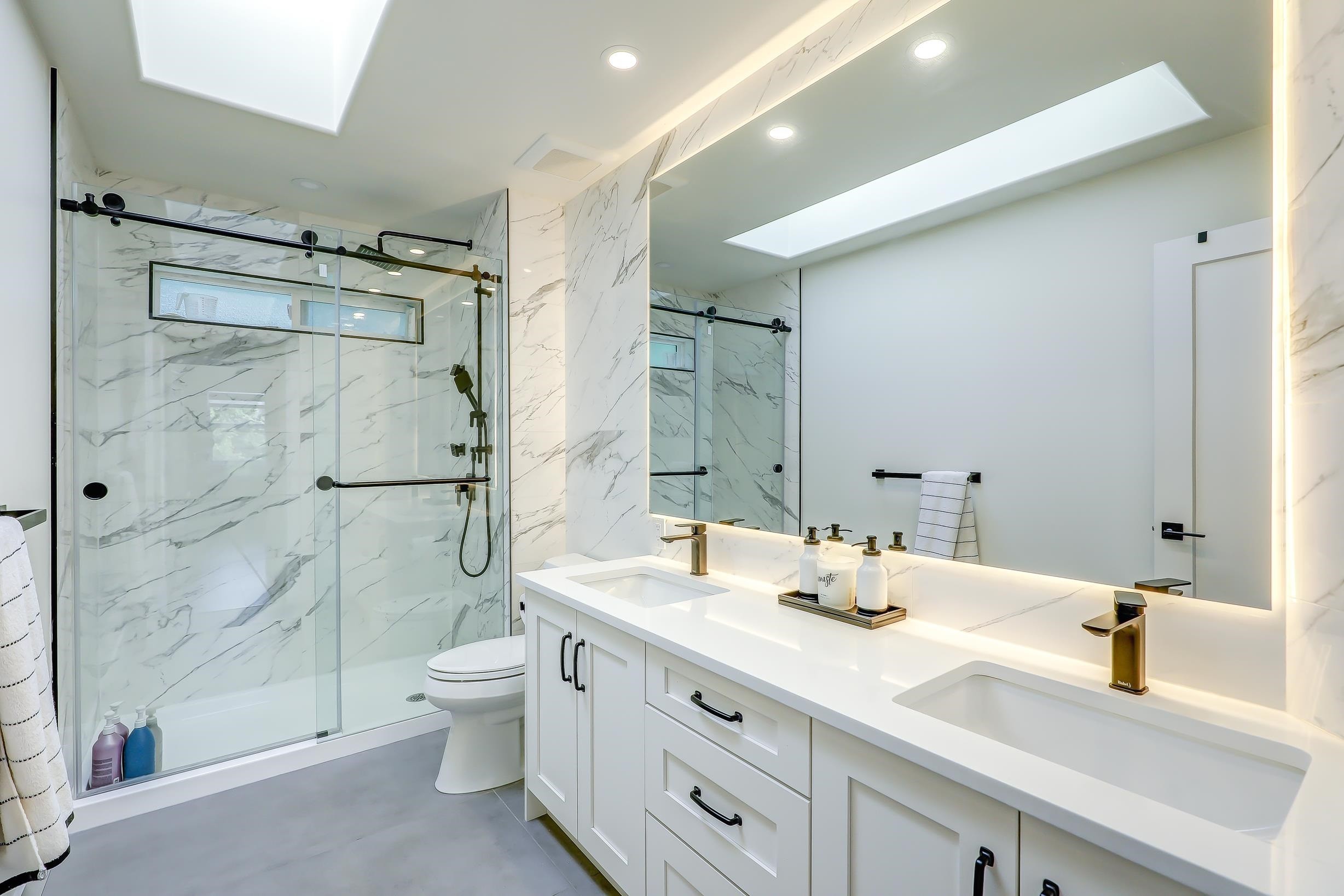 









13856


19a

Avenue,
Surrey,




BC
V4A 9M2

