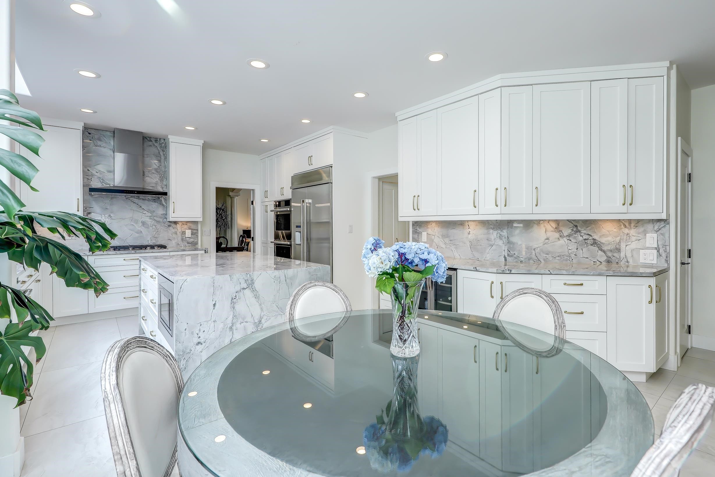 









13856


19a

Avenue,
Surrey,




BC
V4A 9M2

