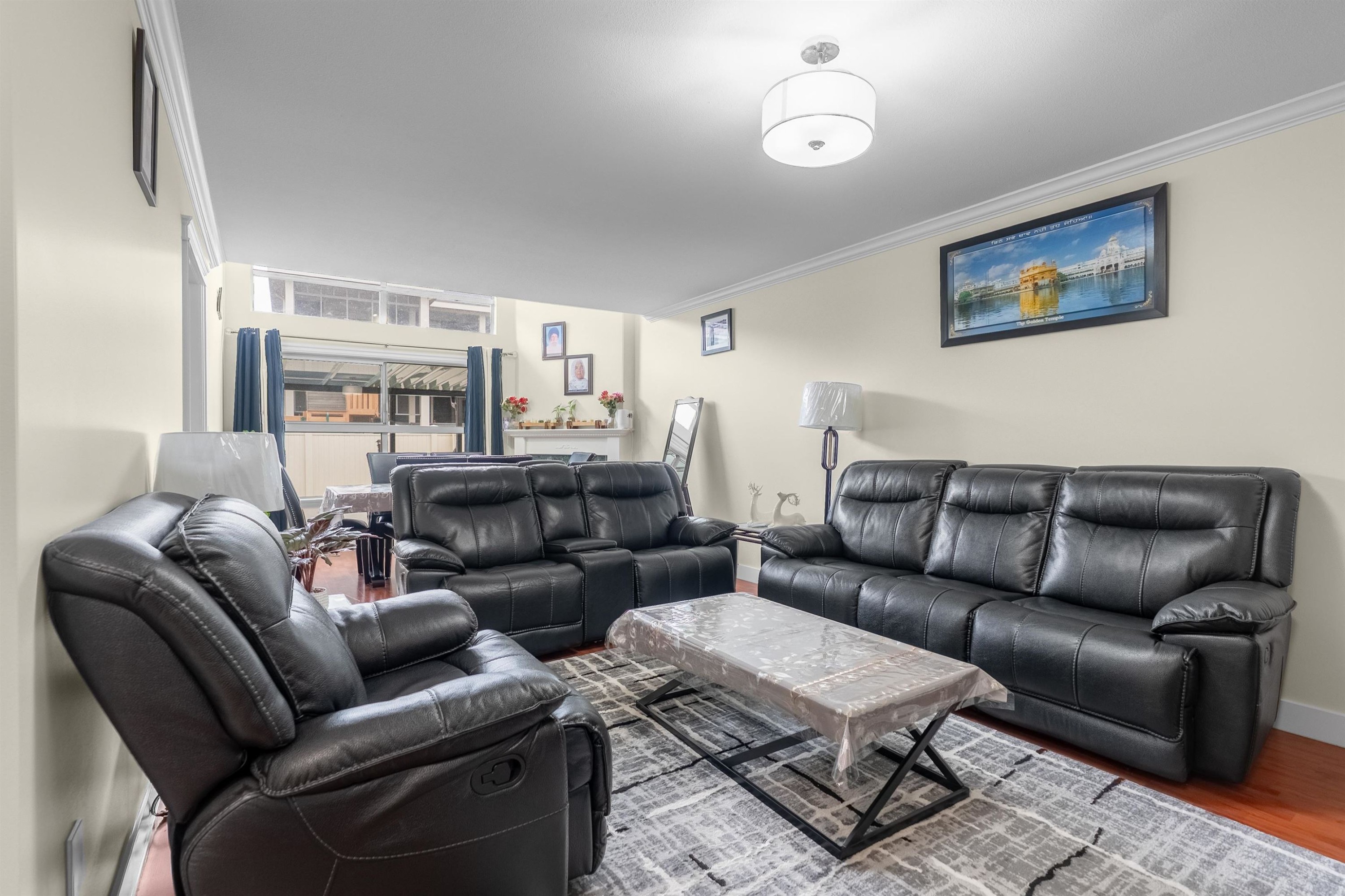 









7250


122

Street, 10,
Surrey,




BC
V3W 1B4

