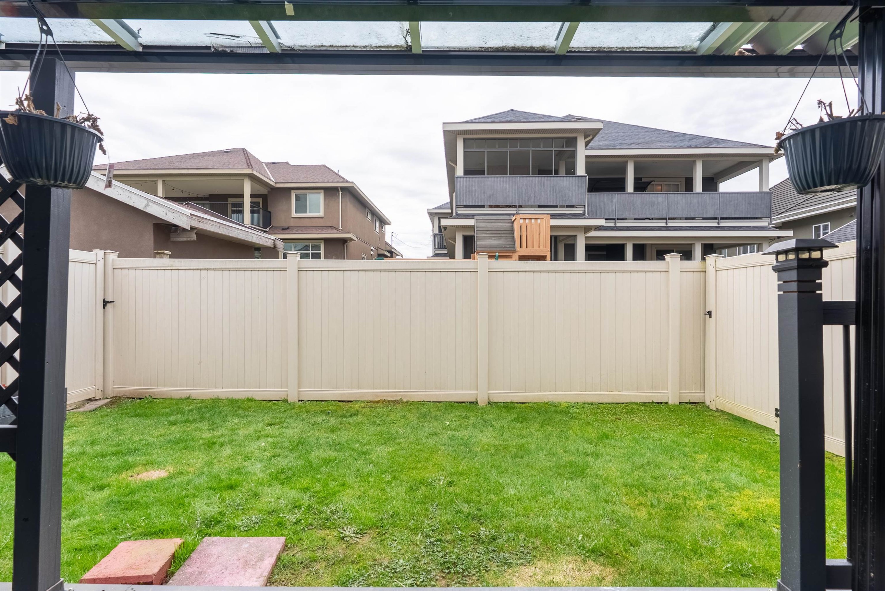 









7250


122

Street, 10,
Surrey,




BC
V3W 1B4

