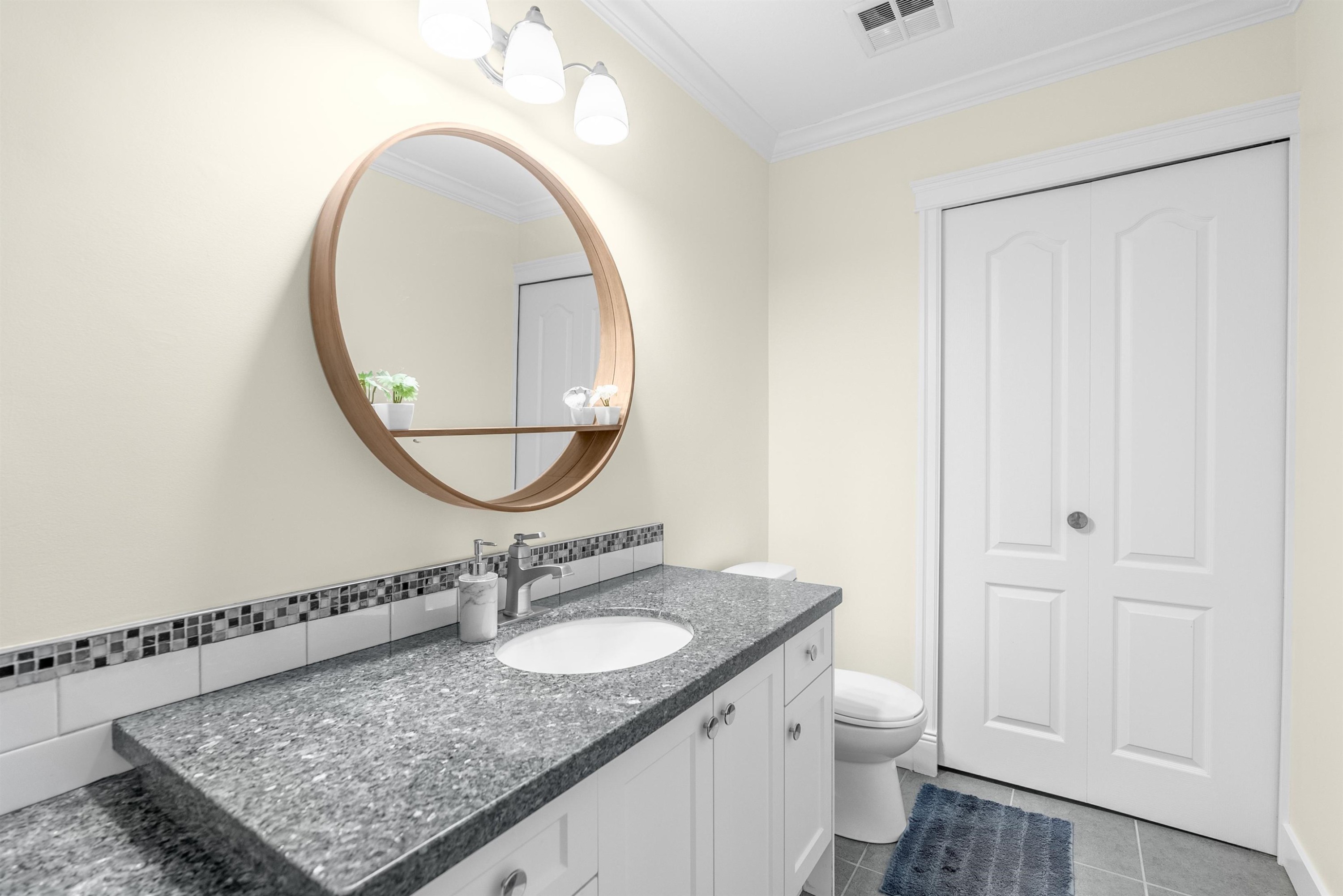 









7250


122

Street, 10,
Surrey,




BC
V3W 1B4


