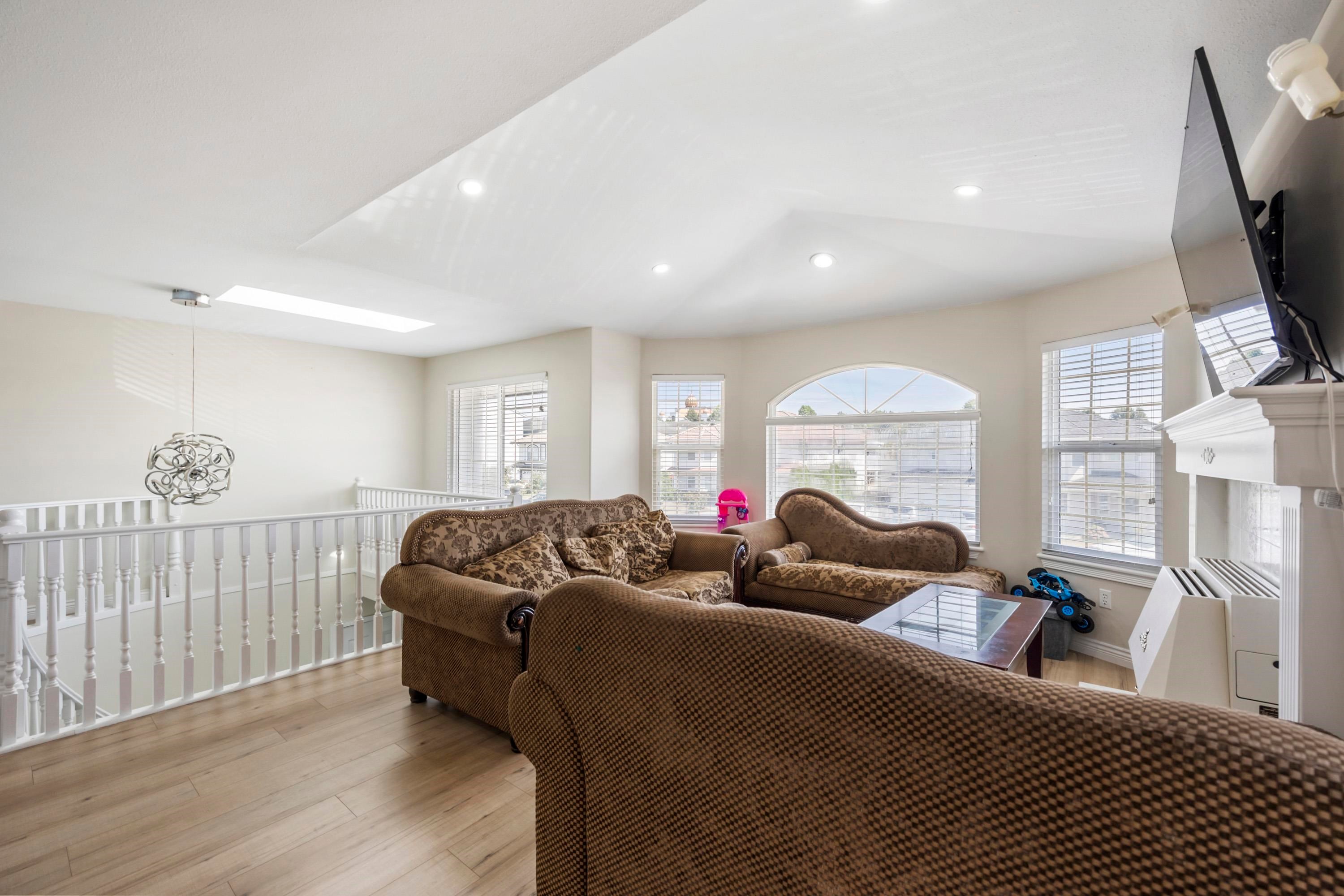 









30516


Robin

Drive,
Abbotsford,




BC
V2T 5S1

