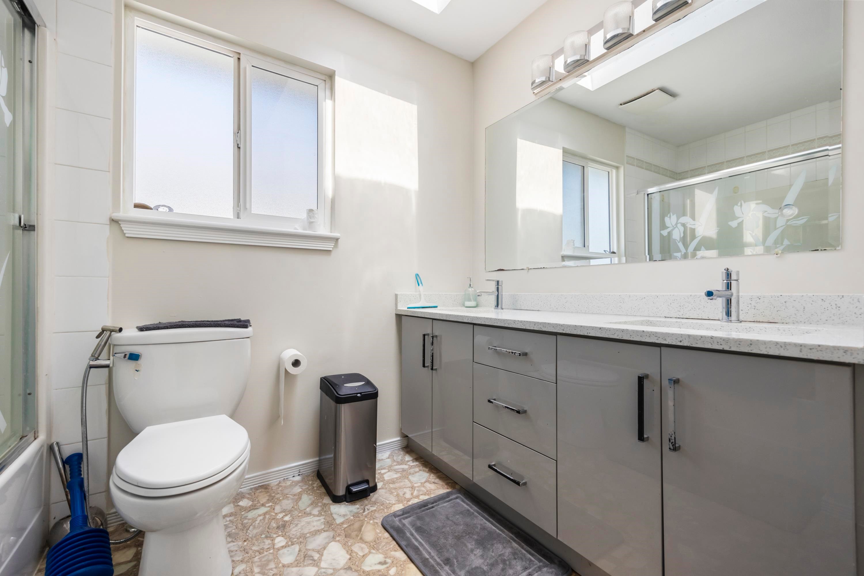 









30516


Robin

Drive,
Abbotsford,




BC
V2T 5S1

