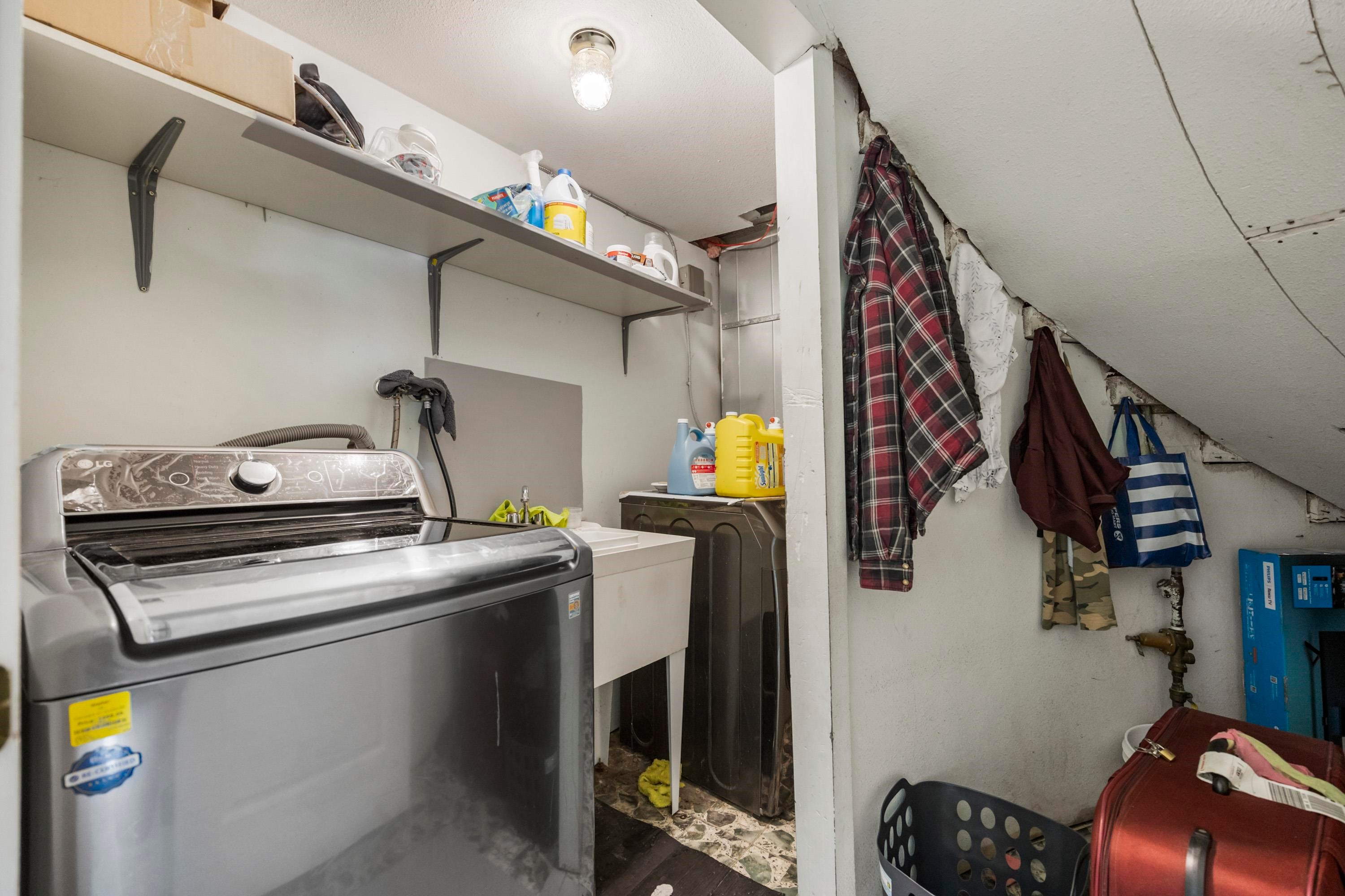 









30516


Robin

Drive,
Abbotsford,




BC
V2T 5S1

