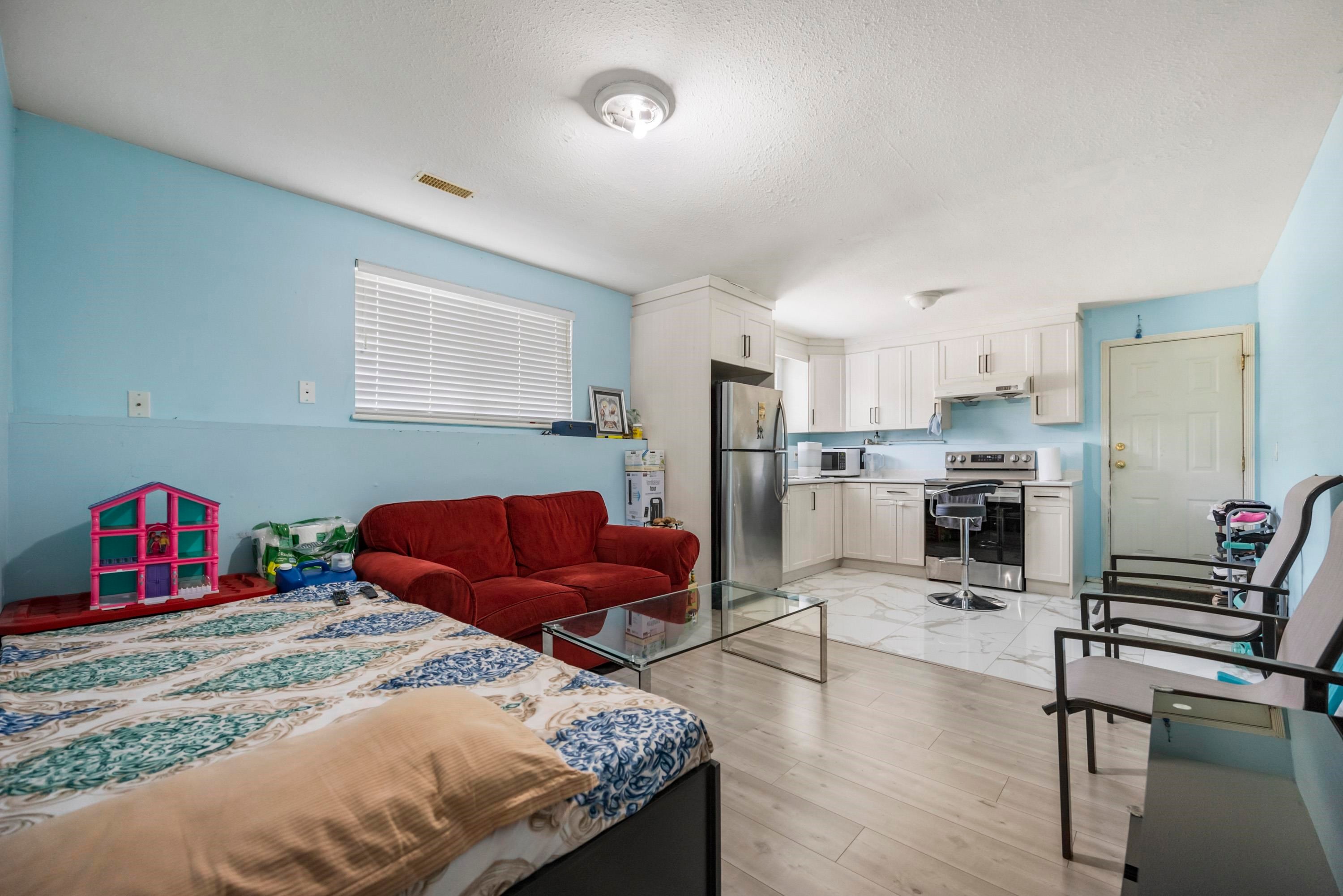 









30516


Robin

Drive,
Abbotsford,




BC
V2T 5S1

